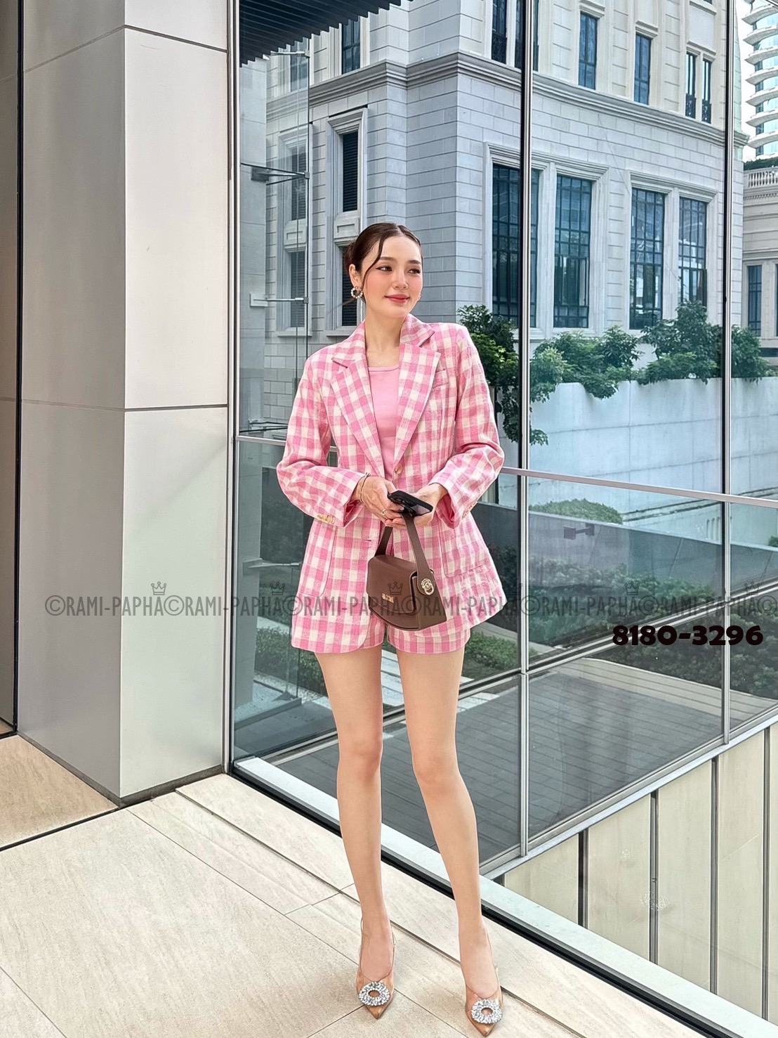 Label :: RAMI-PAPHA(รมิปภา) Detail :: สูท+ส+ขาสั้น+เข็มขัด Set 4ชิ้นสุดคุ้ม!!! โทนสีสวยหวานเนื้อผ้าสวมใส่สบาย เสื้อสูทแขนยาว มีกระเป๋าใช้งานได้จริง กระดุมหน้าใช้งานได้จริง ปลายแขนเสื้อด้านหลังแต่งกระดุม ไหล่เสริมฟองน้ำให้ดูสง่า ซับในงานสูทแท้อย่างดีทั้งตั