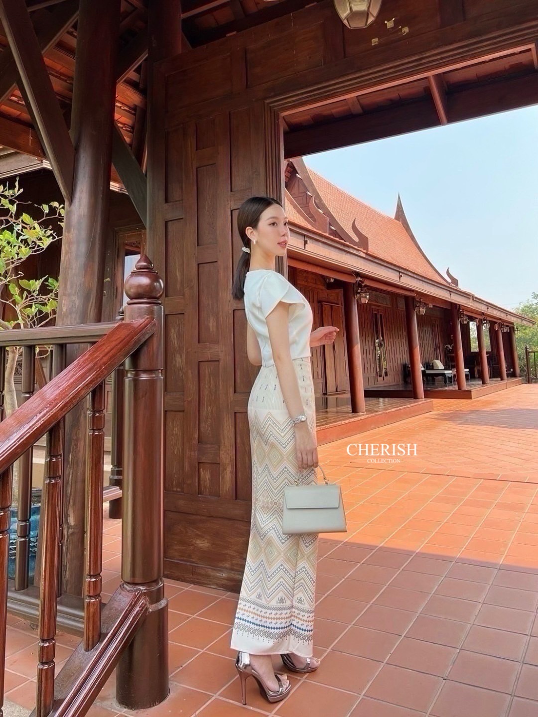 เช็ท 3 ชิ้น ชุดงานบุญ ชุดไทยหรือจะใส่เป็นธีมชุดเพื่อนเจ้าสาวก็เหมาะ ใส่ได้ทุก เทศกาล ดีเทล เสื้อคอกลม ซิปหลัง แต่งกระดุมเรียง เสื้อแขนทรงป้ายเสริมซับในอย่างดี ใส่คู่ผ้าถุงพิมท์ลาย เนื้อผ้าใส่สบาย มีเข็มขัด ไม่ว่าจะออกงานไหน ก็สวยยืนหนึ่งค่ะ