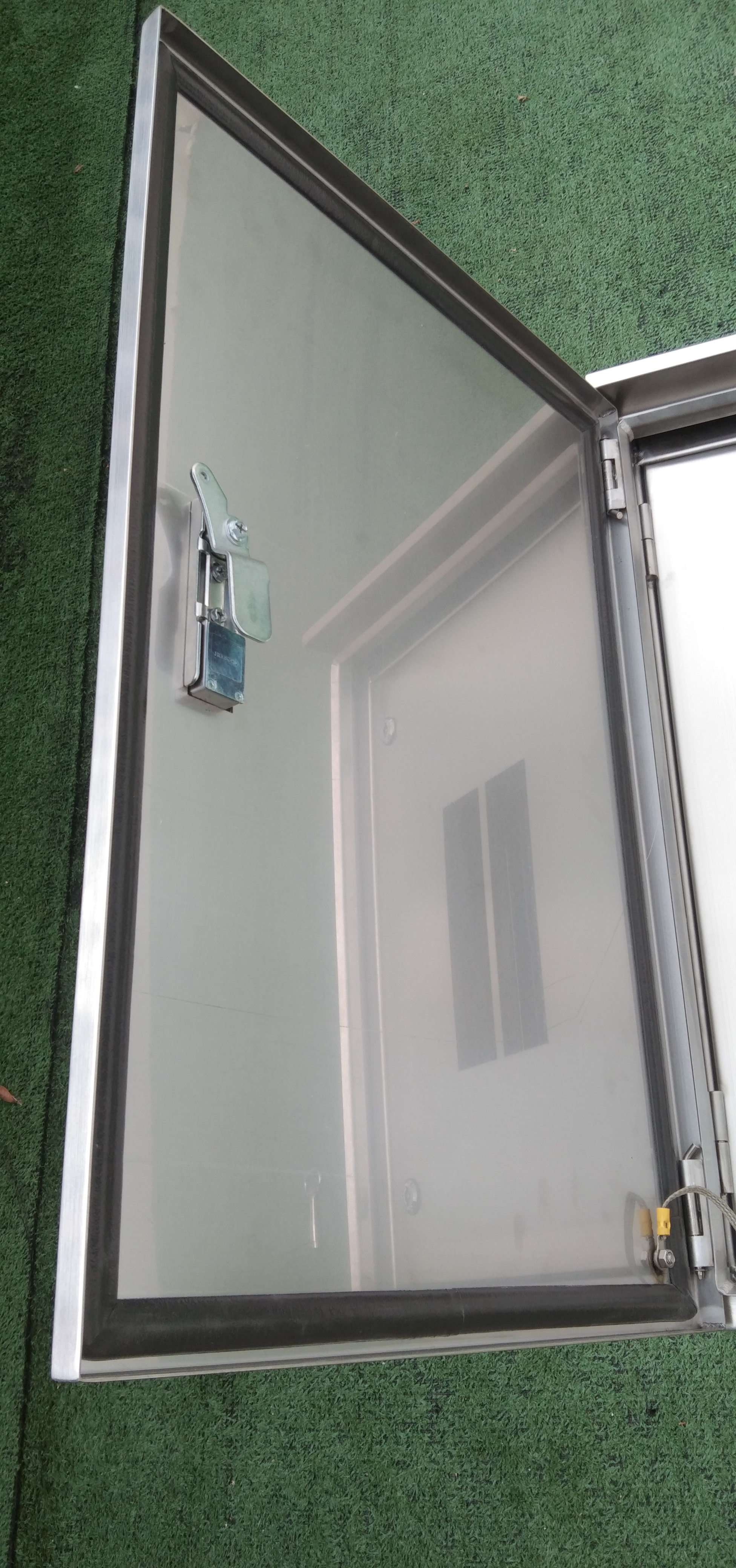 Main LUG 100A ตู้สแตนเลส 304 มีหลังคาสโลป W450xH650xD152mm. (24ช่อง)