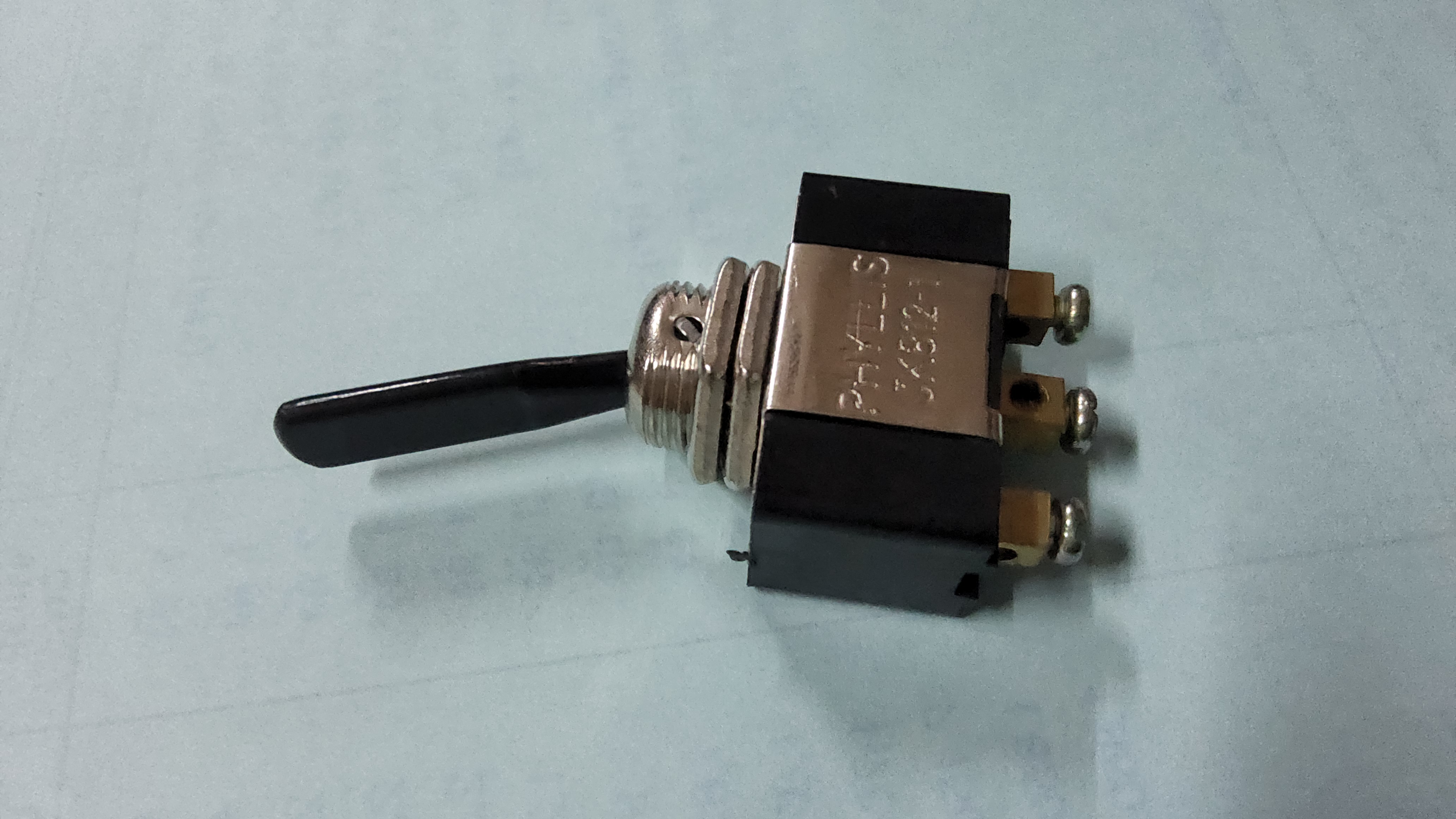 สวิทช์ไฟเลี้ยว 3 สาย ( เลี้ยว ซ้าย ขวา ) ใช้ทั้วไป ใช้ดัดแปลง ทั่วไป ใช้ไดัทั้ง 12V และ 24V