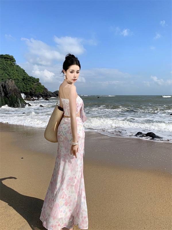 ชุดเซ็ท 2 ชิ้น เสื้อครอปสาย เดี่ยวคล้องคอ + กระโปรงยาว ผ้ารูปสวยเนื้อพริ้วพิมพ์ลาย งานดีมากใส่สบายค่ะ