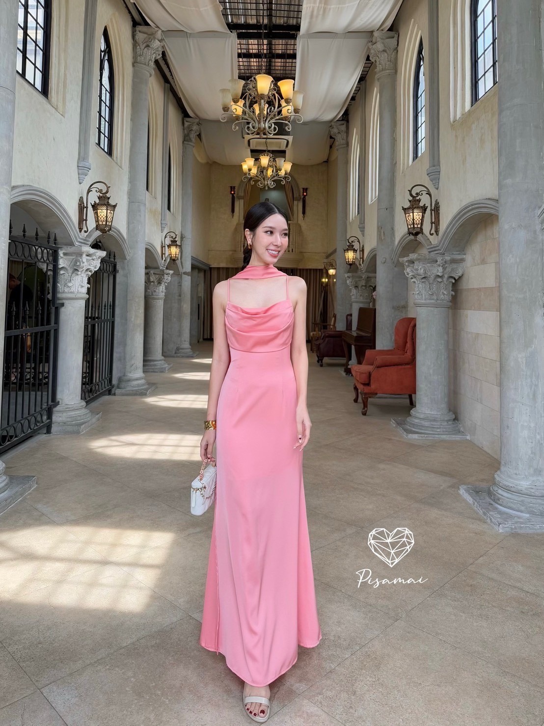 เดรสสายเดี่ยวอกย่นสีชมพูตัวยาว มาพร้อมโชกเกอร์ผ้าคาดคอผืนยาวใส่สวยมากกกก ราคานี้มือต้องไวเลยค่า รุ่นนี้ใส่สวย