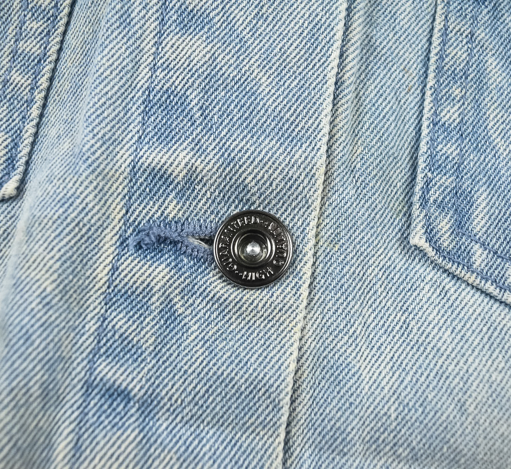 GUARANTEEDแท้ รอบอก 42 เสื้อแจ็คเก็ตยีนส์ ผู้ชาย สียีนส์ เสื้อแขนยาว เนื้อผ้าดี