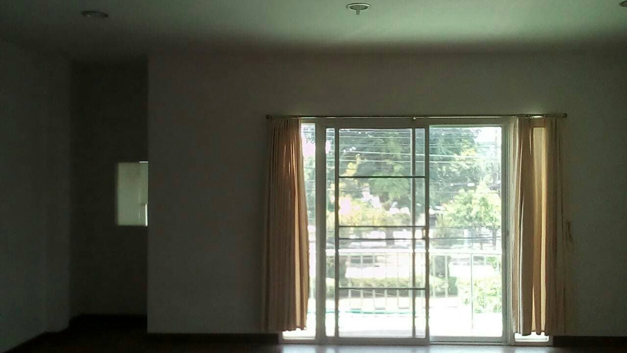 ขายบ้านพร้อมที่ดินราคาถูกที่สุดตรงข้ามสถานีตำรวจอำเภอศรีเชียงใหม่ จ.หนองคาย ใกล้ที่ว่าการ100เมตรเหมาะแก่การทำธุรกิจต่างๆ