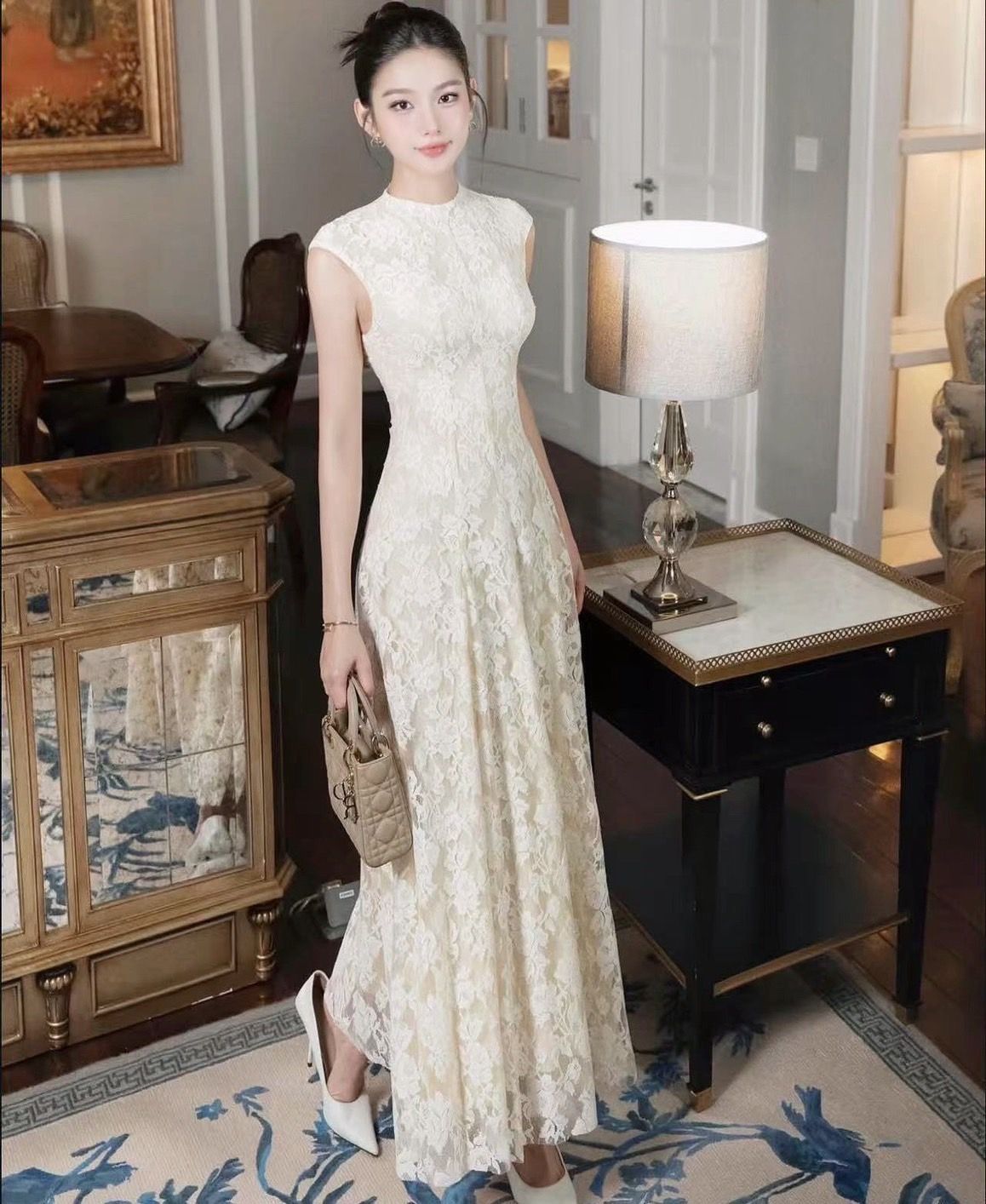 เดรสยาวลูกไม้ทั้งชุด ทรงสวยมาก ละมุนที่สุด เรียบหรูดูดี จะใส่ออกงาน งานบวช งานแต่ง ใส่แล้วดูงามสง่า เนื้อผ้าดีมากชุดมีซับใน หน้าอกมีฟองน้ำ มีซิบด้านหลัง ✨✨✨