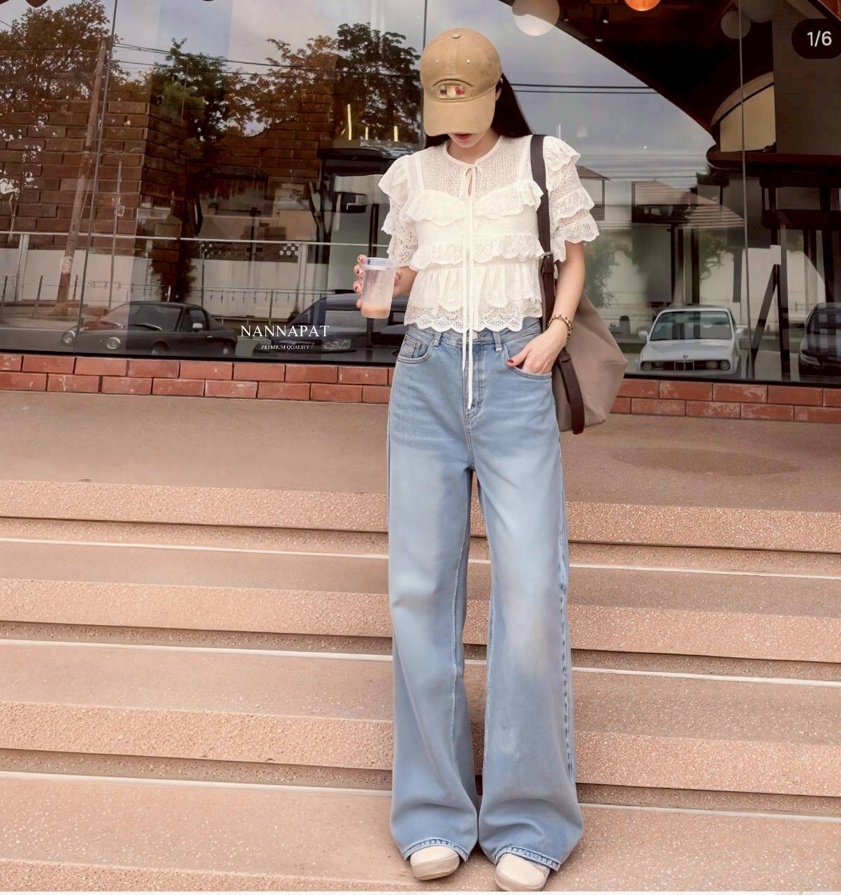 SET เสื้อน่ารัก ผ้าลูกไม้นุ่มๆดีไซน์เป็นชั้นๆ แต่งเชือกผูกโบว์ มาคู่กับกางเกงยีนส์แท้ฟอก ทรงสวยเป๊ะ แม็ชกันลงตัวเวอร์ๆเลยค่าา