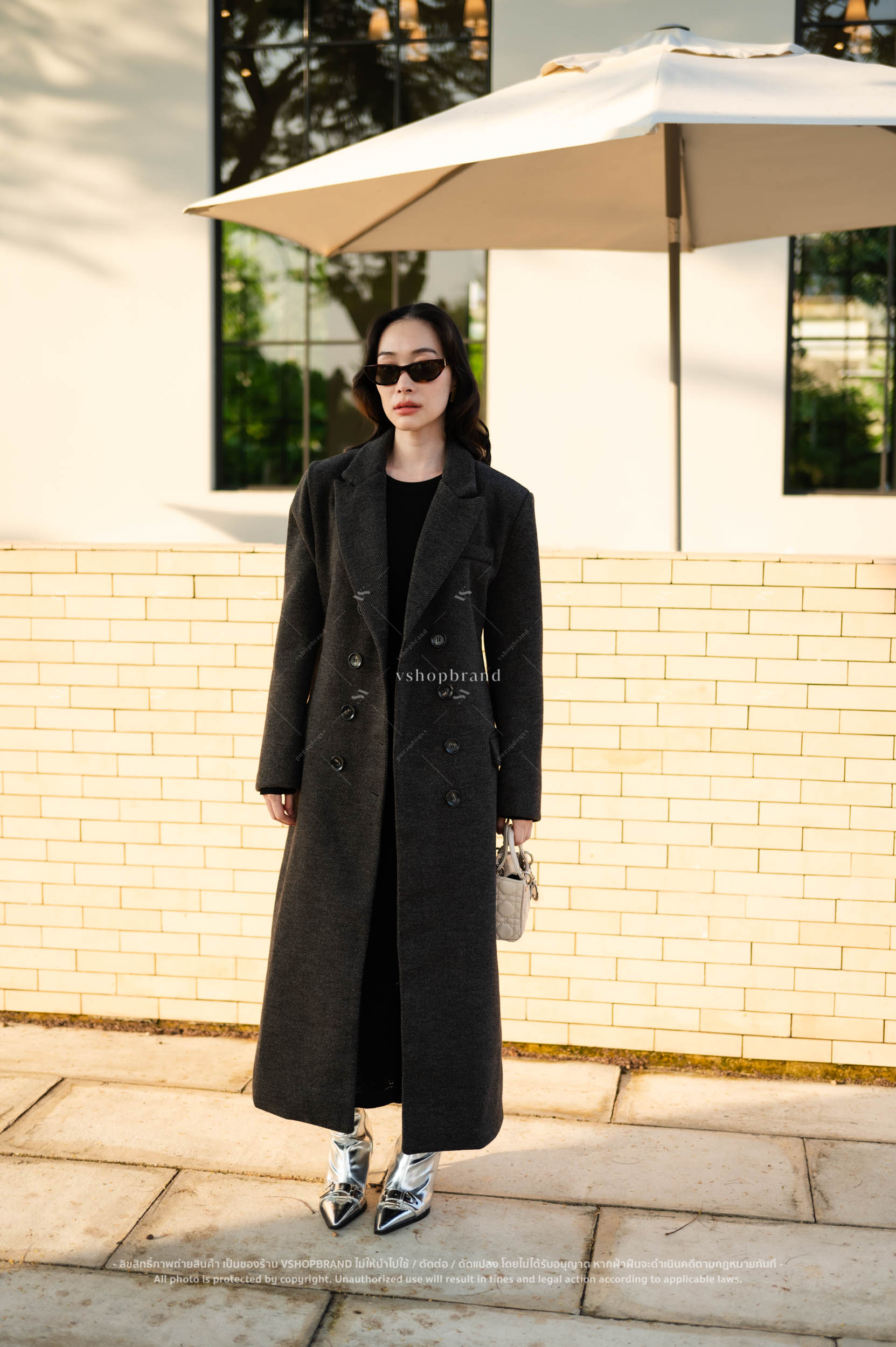 โค้ทยาวทรงตรง เนื้อผ้าวูล ลายผ้าเฉียง