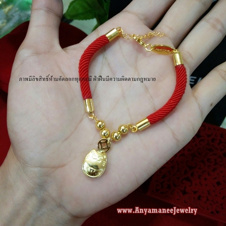 ด้ายแดงนำโชคฮ่องกงผ่านพิธีแล้วห้อยจี้แมวกวัก รุ่นขายดีน่ารักมาก