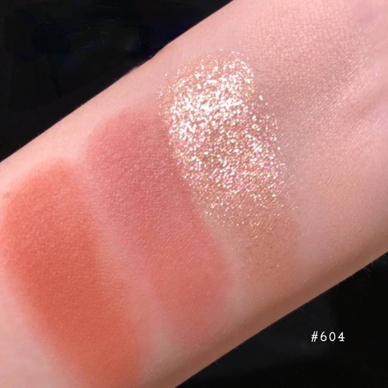 Hold Live Pocket & Knitting Eyeshadow Palatte 4 Colors อายแชโดว์พาเลต ทาตา