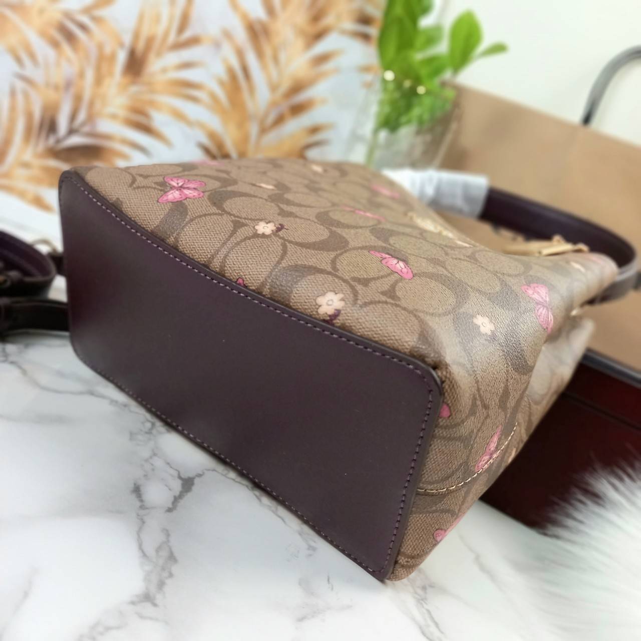 กระเป๋าสะพายไฮโซเรียบหรูดูแพงแบรนด์เนมโค้ชสีน้ำตาลลายC ลายผีเสื้อ COACH SMALL TOWN BUCKET BAG IN SIGNATURE CANVAS WITH BUTTERFLY PRINT(COACH 2311)