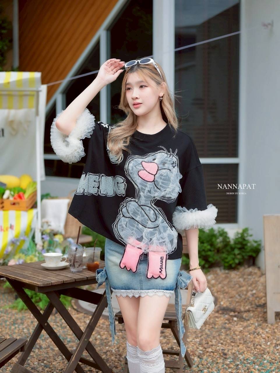 เสื้อ น้องเป็ดน้อยแก้มป่อง งานเสื้อเกรดพรีเมี่ยม ที่กำลังโซฮอตอยู่ตอนนี้นะคะ ดีเทล รายละเอียดอย่างจึ้ง ชอบความแขนใหญ่ แต่งระบายพองๆอย่างสวย ขาน้องเป็ดก็ทำถึงเกิ๊นน เก็บทุกเม็ดทุกรายละเอียด แม็ชได้ทั้งกระโปรง กางเกงเลยคะ น่ารักแบบมีเทสจริงๆ