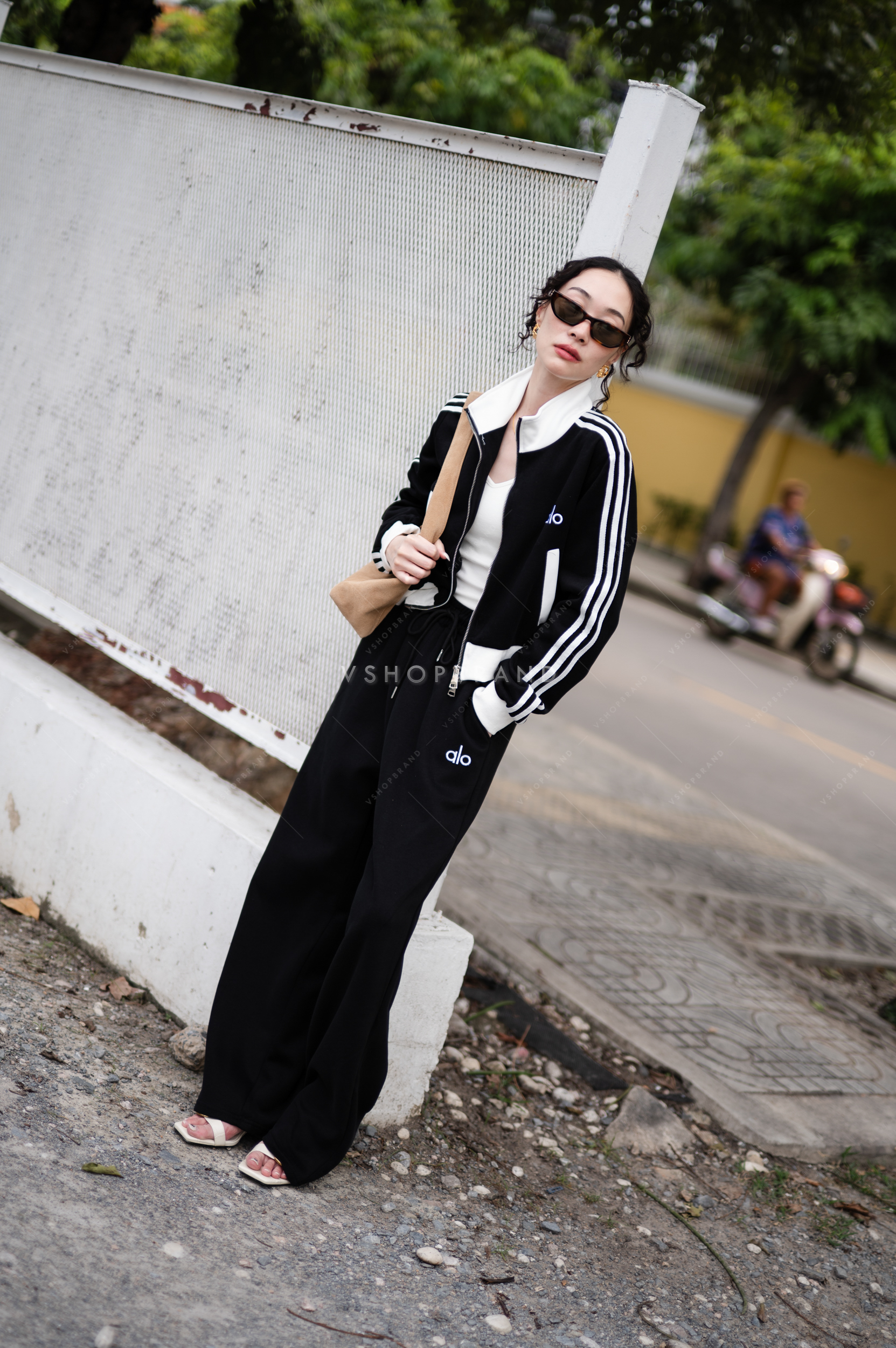 Set เสื้อวอร์มแขนยาวแถบไทล่ ขลิบขอบปัก al o + กางเกงขายาว