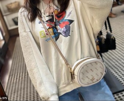 กระเป๋าสะพายทรงกล่องกลมไฮโซน่ารักเก๋ๆ แบรนด์เนมโค้ชสีดำลายรถม้า COACH CAMERA BAG WITH HORSE AND CARRIAGE DOT PRINT ((C4057))