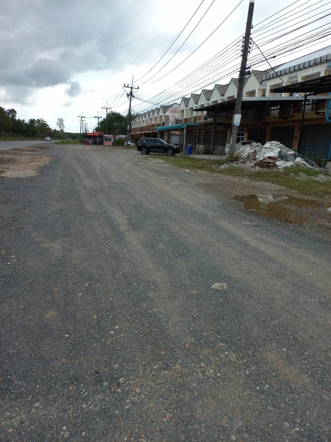 ขายที่ดินถมแล้วติดถนนใหญ่ 4 เลน มีระบบน้ำประปา หม้อแปลงไฟฟ้าแรงสูงพร้อม สามารถดำเนินการทำโครงการบ้านเดี่ยวขนาด 60ถึง70 ตารางวาได้ประมาณ35หลัง ขนาด7.5ไร่ ตำบลที่วัง อำเภอทุ่งสงจังหวัดนครศรีธรรมราช