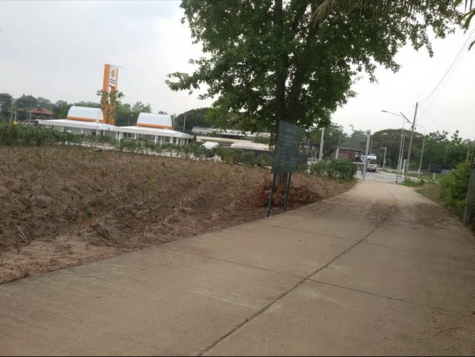 ที่ดินราคาถูกติดถนนใหญ่กบินทร์บุรี-ปักธงชัย หมายเลข(304)ติดสถานีตรวจสอบนํ้าหนักวังนํ้าเขียวขาเข้า2ไร่73ตรว.เหมาะทำธุรกิจเดินทางสะดวกจ.นครราชสีมา