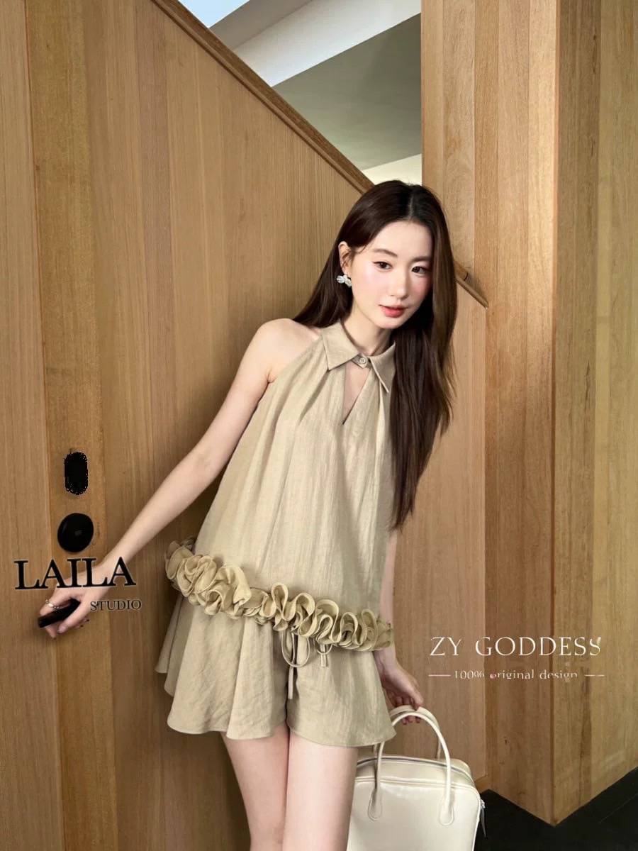Tag: LAlLA Detail: Setเสื้อ+กางเกง เสื้อคอปกงานผ้าชีฟองทรงแขนกุดหลวมสบายๆพริ้วๆ งานแต่งเว้าช่วงอก ปลายขอบเสื้อดีไซน์ระบายๆช่วงขอบ มาพร้อมกางเกงขาสั้นงานผ้าเดียวกันกับตัวเสื้อ ทรงบานๆพริ้วๆ ด้านในแต่งซับใน ลุคสวยใส่ง่ายใส่สบาย แมชลงตัวลงตัวมากค่าบอกเลยย #b