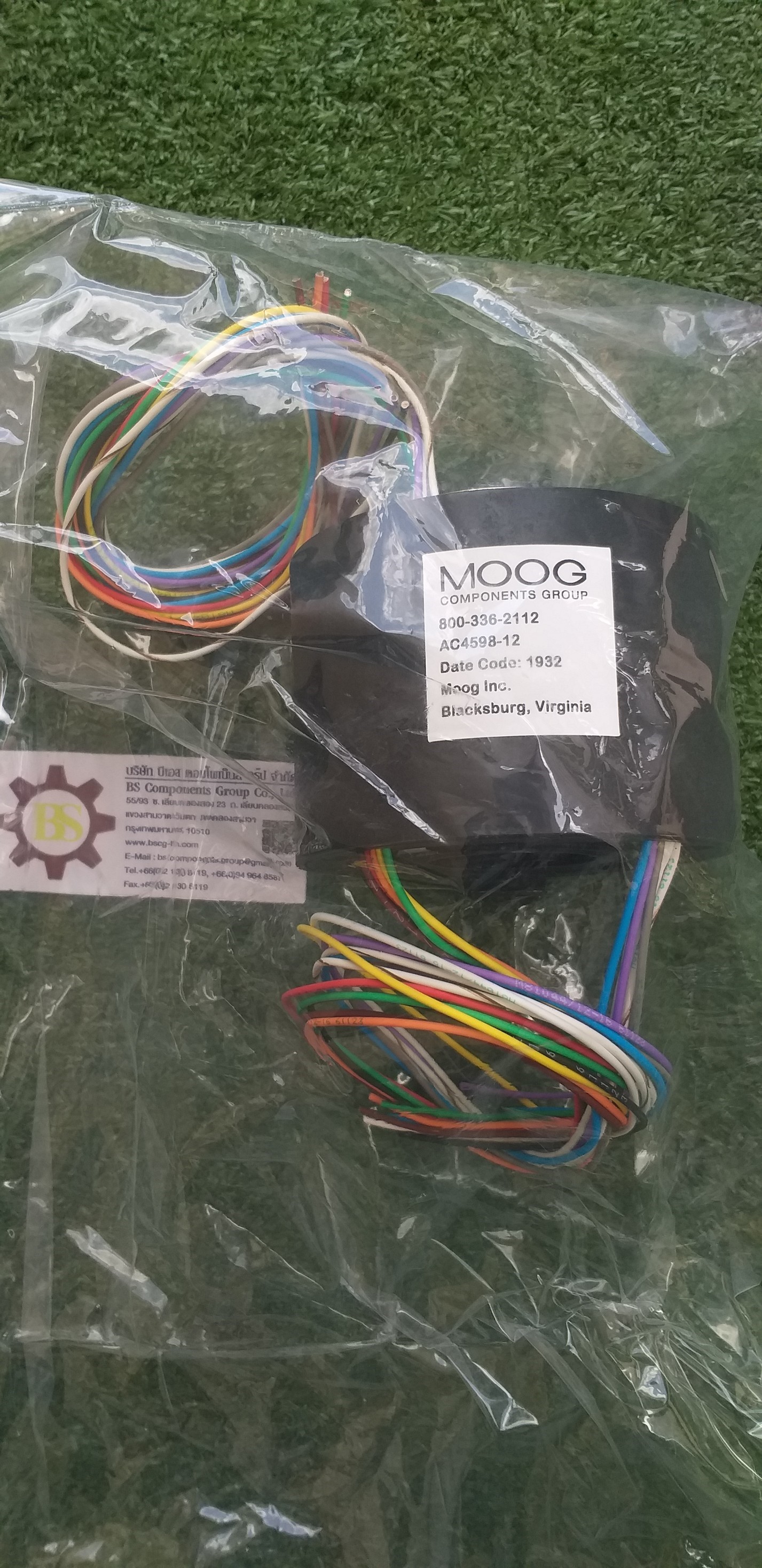 MOOG : Slip Ring With Through-Bores AC4598-12 1-1/2 Though bore 12 10-amp circuits with 12 Inch Leads Not Sealed Slip Ring