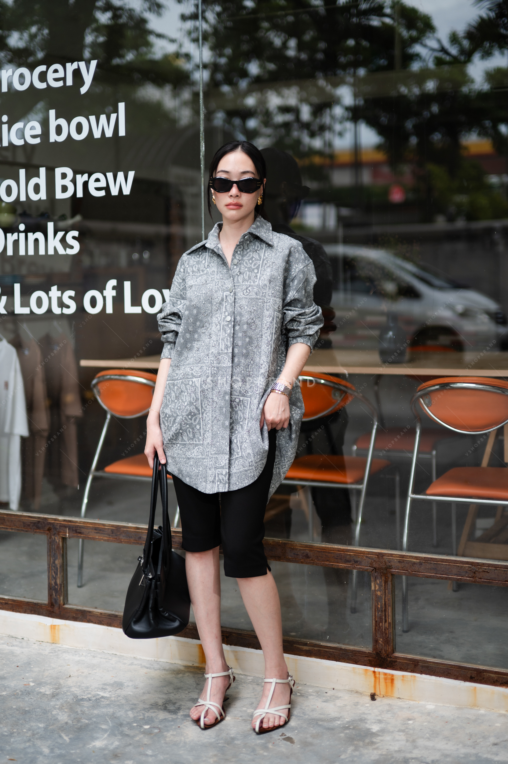 เสื้อแขนยาวลายนํ้าติดเพชร