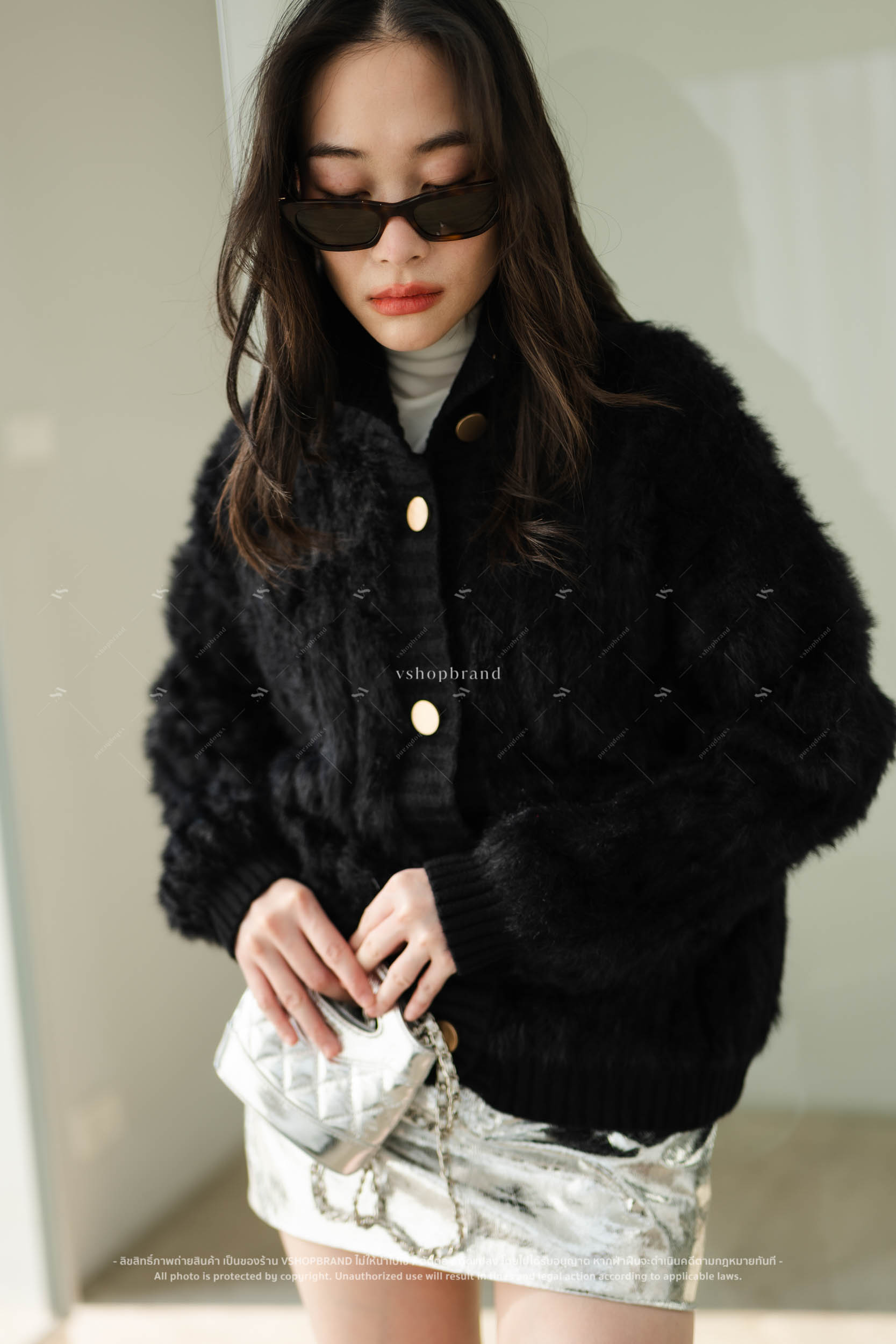 เสื้อกันหนาวไหมพรมคอเต่า แต่งขนๆ