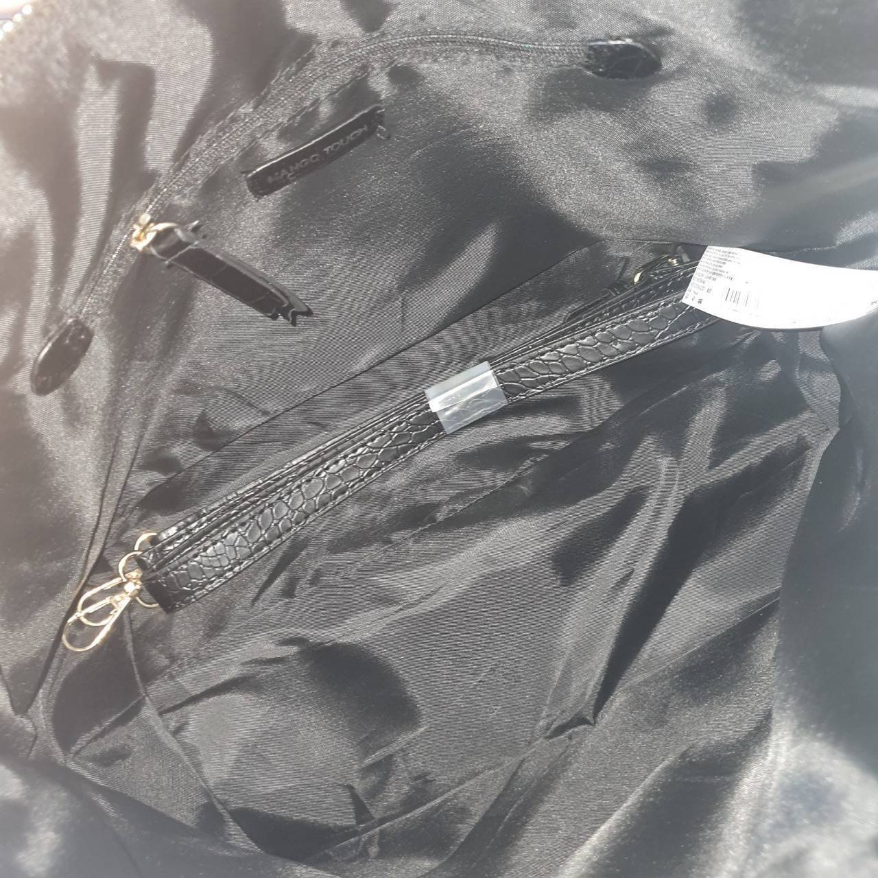 กระเป๋าสะพายแบรนด์เนมแมงโก้ลายจรเข้สีดำ MANGO TOUCH CROC HANDBAG