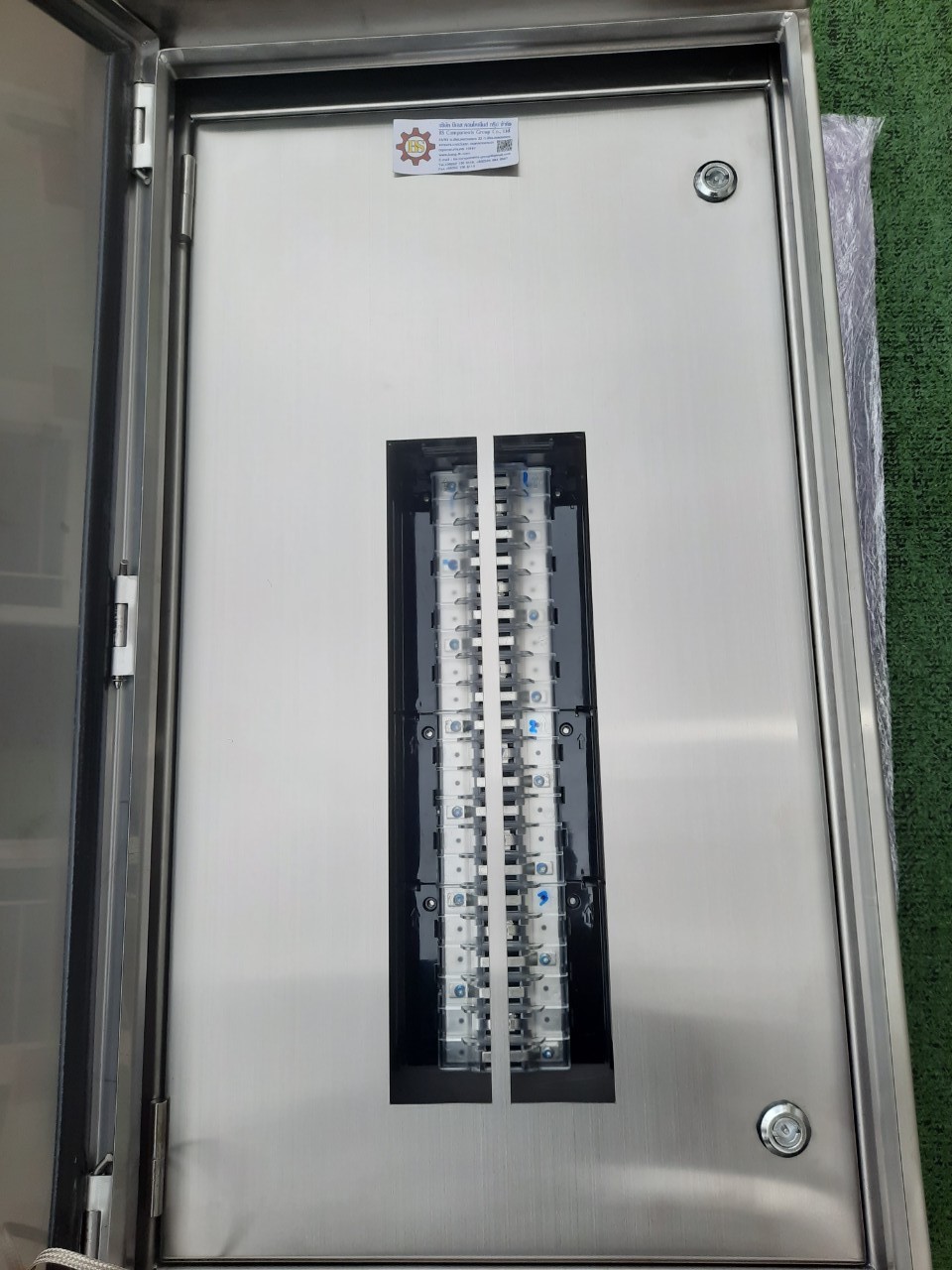 Main LUG 100A ตู้สแตนเลส 304 มีหลังคาสโลป W450xH800xD152mm. (42ช่อง)