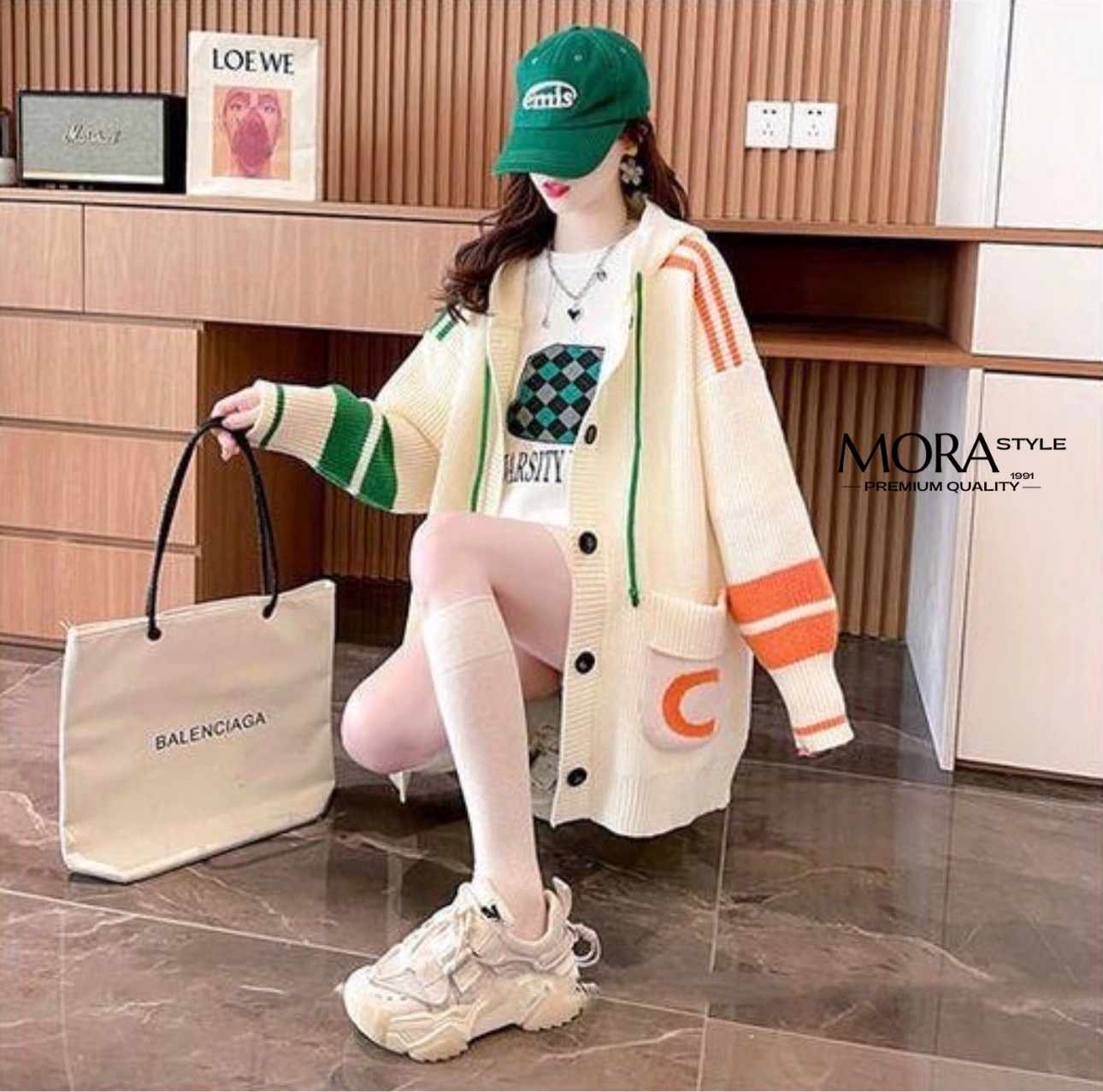 เสื้อคลุมคาร์ดิแกนไหมพรม มีฮู้ดหมวก ใส่คลุมกันหนาวได้ งานสวย แมทง่าย ใส่ได้หลายโอกาส เป็นอีกรุ่นที่ต้องมีติดตู้นะค่าา