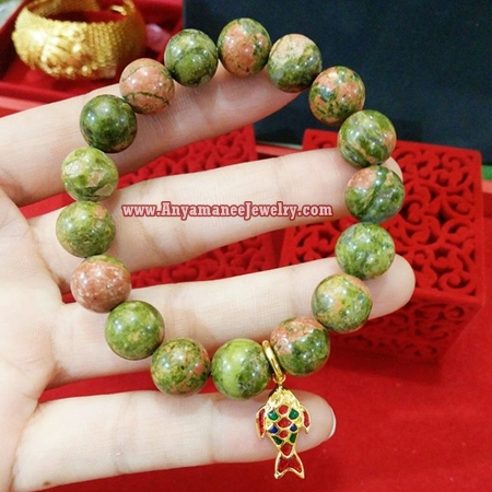 ข้อมือหินมงคลห้อยจี้ชุบทองแท้เป็นหินถูกหวยนำเข้าจากพม่า มีหลายแบบ