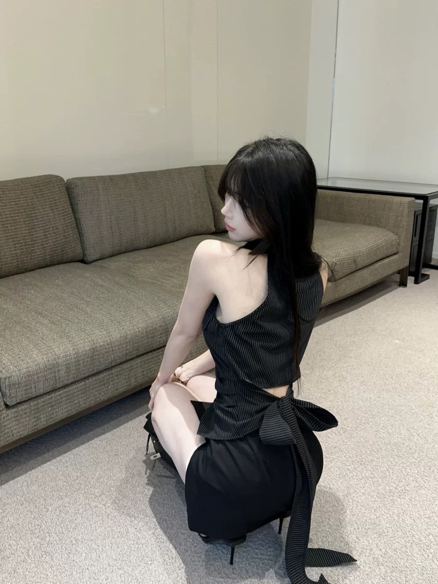 Set (2)ชิ้น เสื้อ+กระโปรง ชุดดำมินิมอลสุดชิค สไตล์เรียบแต่เซ็กซี่กำลังดี