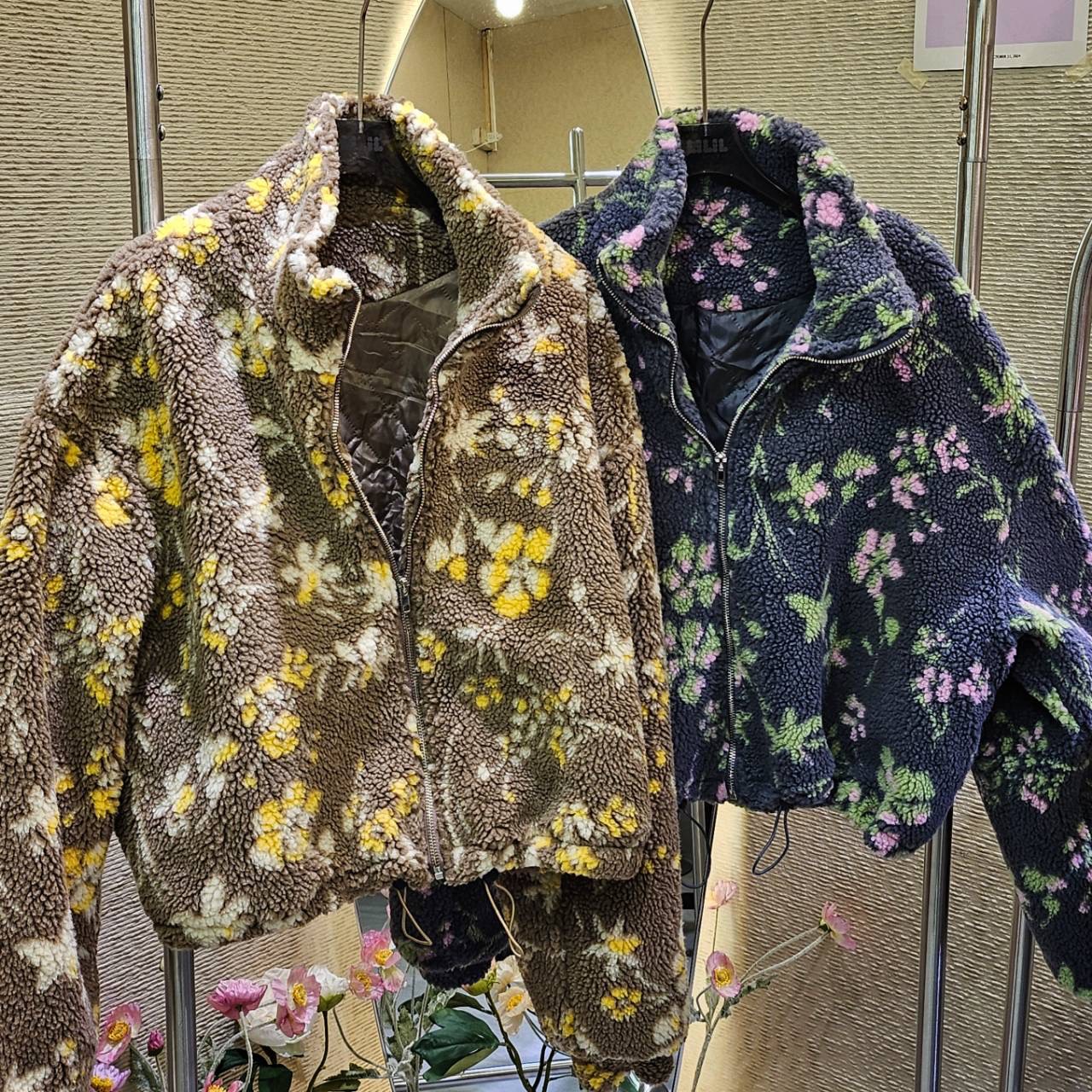 เสื้อกันหนาว งานเสื้อขนแกะลายดอกฮิปๆ น้ำหนักเบา กระเป๋าข้างซิปหน้ารูดสุดถึงคอ เข้าใจนักเดินทางสุด ห้ามพลาดค่ะ