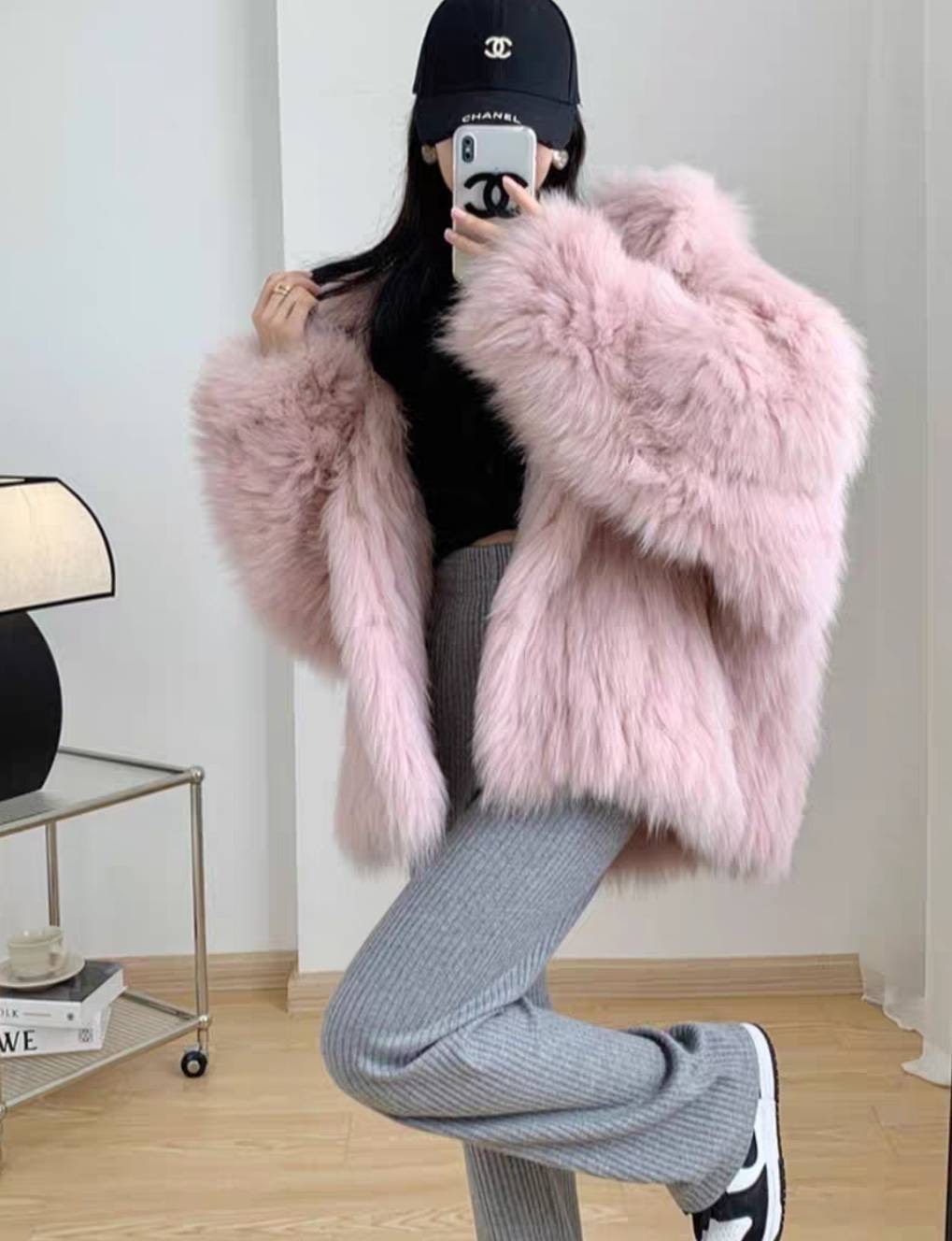 เสื้อคลุมแขนยาวมีฮู้ด ขนเฟอร์ นุ่มฟู งานมีซับในอย่างดีค่ะ สวย หรูดูแพง