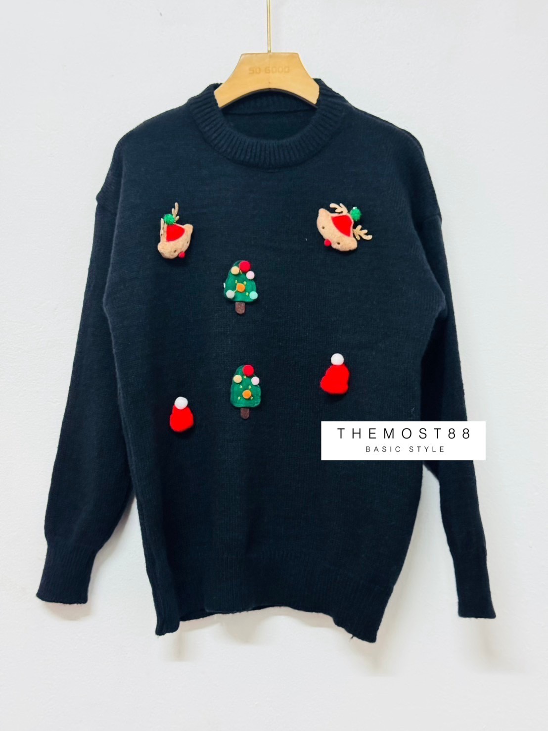 New Arrival knitted christmas sweater long sleeve ⛄️⛄️⛄️ 🎅🏻🧑🎄#ปาร์ตี้คริสต์มาสใกล้มาล้าวแม่จ๋า รุ่นนี้จิ้งๆมาก บอกเลยน่ารักสุดๆ ดีเทลเสื้อแขนยาวไหมพรมผ้าหนานุ่มแน่น เนื้อดีมว้ากกก... มาพร้อมต้นคริสต์มาส