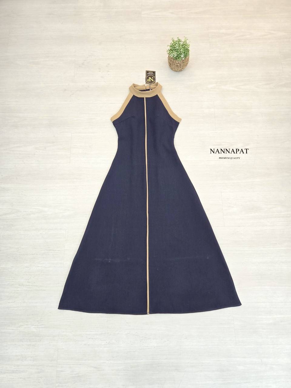 เดรส ยาว TAG :: NANNAPAT (NP) งานผ้าสูทดีมากๆ พร้อมซับในยาว มีฟองน้ำอกให้ด้วย เข้ารูปเก็บทรงสวย