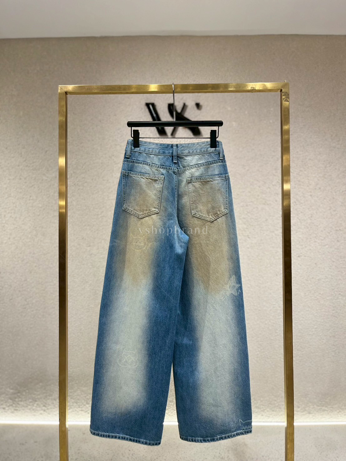 กางเกงยีนส์ขายาวฟอกสีสกรีนลาย