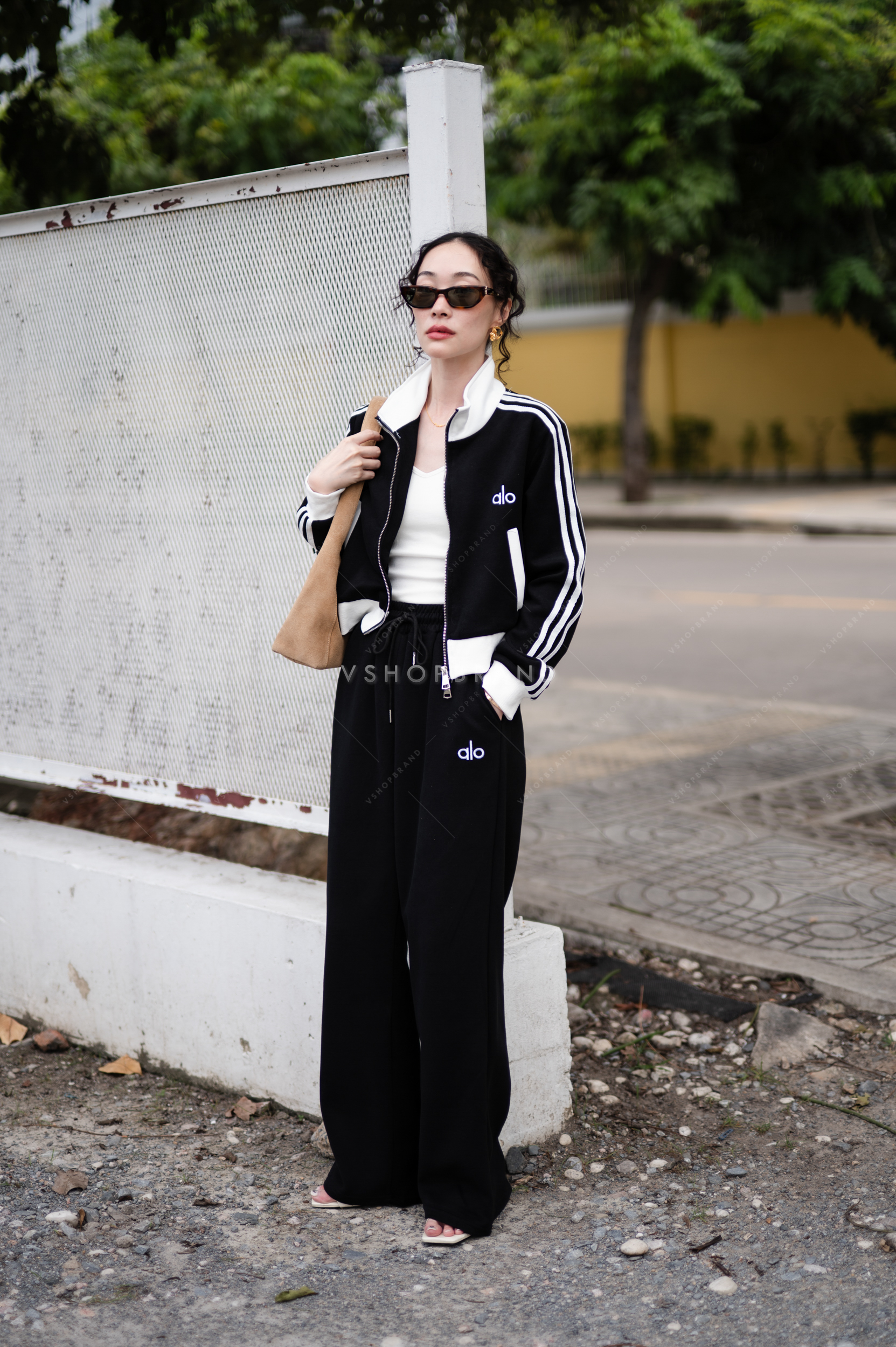 Set เสื้อวอร์มแขนยาวแถบไทล่ ขลิบขอบปัก al o + กางเกงขายาว