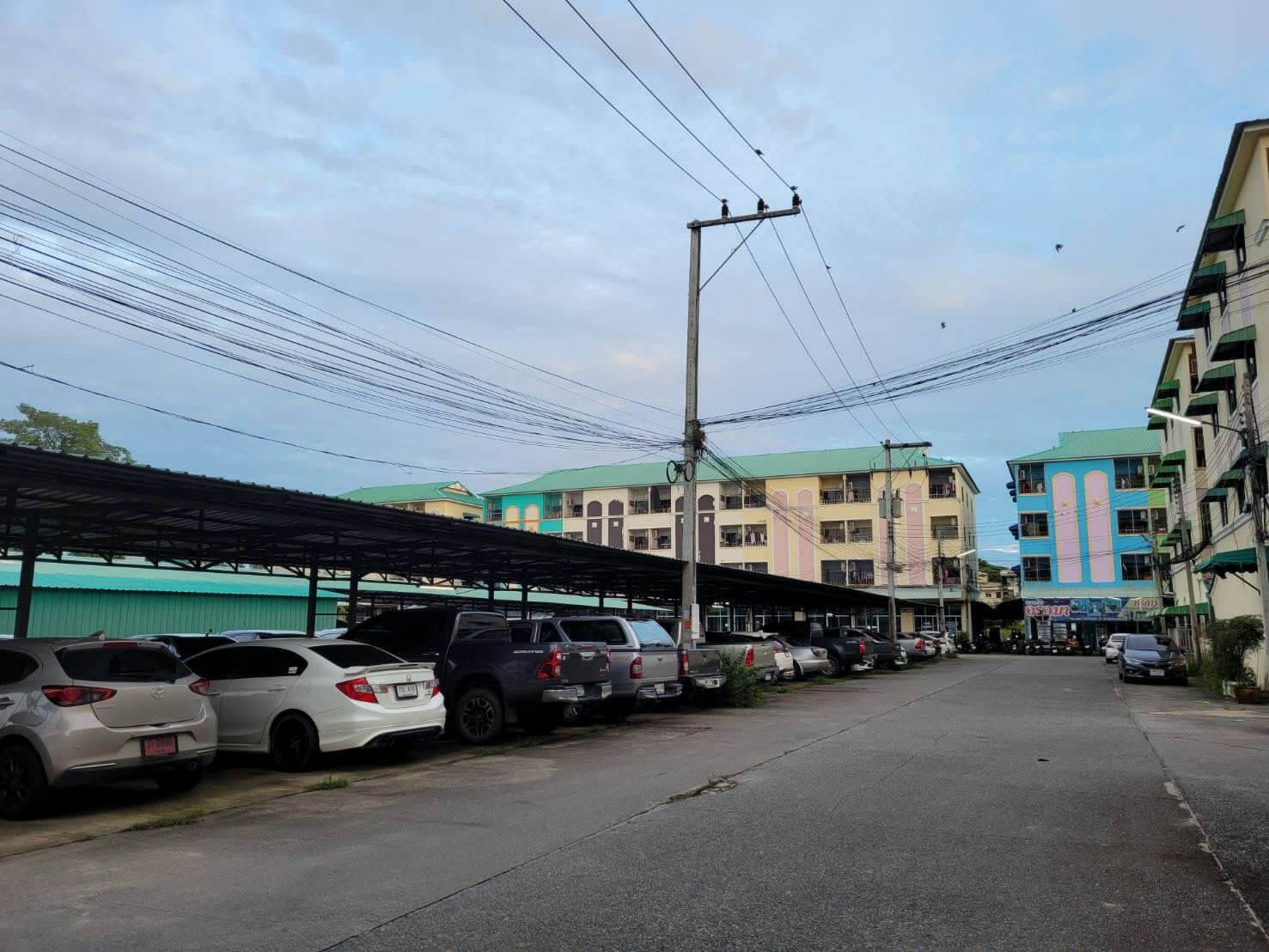 ขายหอพักใกล้มหาวิทยาลัยนเรศวร 300 เมตร อำเภอเมืองพิษณุโลก 4 คูหา 4 ชั้น 28 ห้อง บริการห้องพักรายเดือนเหมาะสำหรับผู้กำลังมองหาธุรกิจด้านอสังหาริมทรัพย์