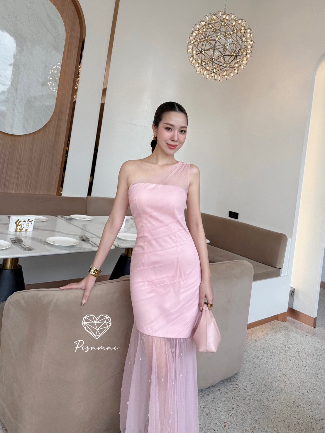 เดรสไหล่เดียวซีทรูสีชมพูชายระบายดีเท็ลปักมุก สวย ราชนิกูลมากก ราคานี้มือต้องไวเลยค่า รุ่นนี้ใส่สวย เนื้อผ้าดีมากกกกกกก ห้ามพลาดเลยค่า