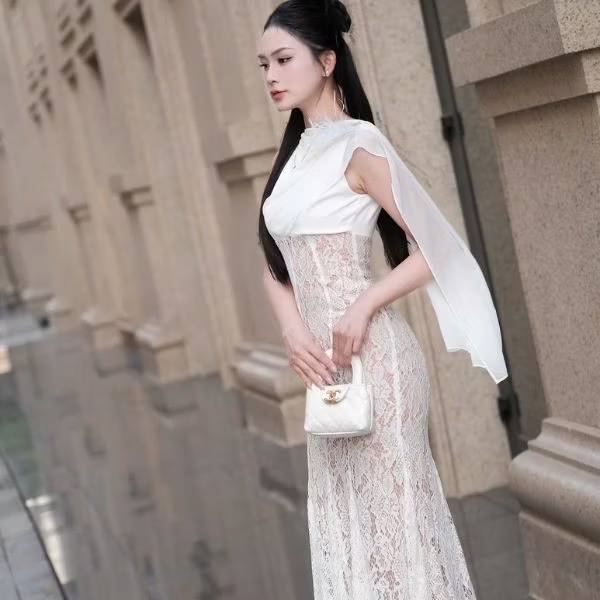 Brand : aiyarin Detail : เดรสผ้าลูกไม้ปักดอกไม้ฉลุทั้งชุดตัดสีของชุดด้วยผ้าลูกไม้สีขาวสวยซับในสีครีมดูลูกคุณมาก เดรสผ้าลูกไม้เนื้อดีลายลูกไม้ฉลุดอกไม้สวยไฮโซ