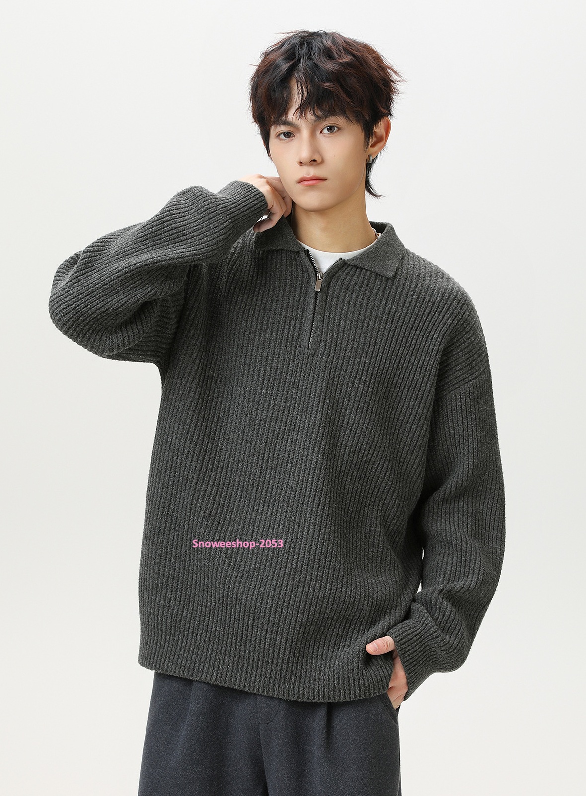 อากาศเย็นๆ ต้องมีตัวนี้ติดตู้ อากาศเย็นๆ ต้องมีตัวนี้ติดตู้ โอเวอร์ไซ ทรงหลวมใส่แล้วดูสบายๆ แต่เท่มาก ผ้าหนานุ่ม อุ่นกำลังดี มีให้เลือก 4 สี ใส่ได้ทุกโทน จะใส่เที่ยวเมืองหนาว หรือเดินเล่นในเมืองก็สไตล์จัดเต็ม