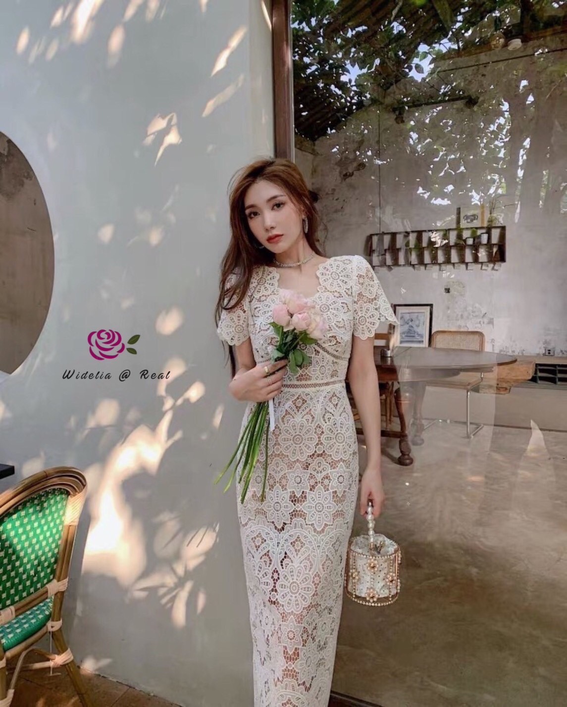 Dress เดรสลูกไม้สีดำแขนสั้นแสนสวย รุ่นนี้น่ารักมาก เนื้อผ้าอย่างดี มาในโทนสีดำซับในน้ำตาล งานทรงสวยเป๊ะ คัตติ้งเนี๊ยบ ลวดลายของลูกไม้ดูดีดูแพง ใส่ออกเดรสออกงานได้สบาย รับรองใส่ออกมาไม่ผิดหวังการันตีให้เลย บอกเลยห้ามพลาดเด็ดขาดงานดีงานสวยจริงต้อง Widelia @