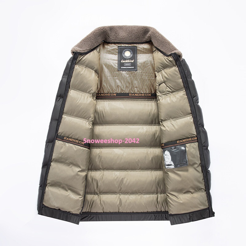 โค้ทผู้ชายลุคเจนเทิลแมน เท่ อบอุ่น ครบจบในตัวเดียว หนาวติดลบ หิมะโปรย หรือเจอลมแรงแค่ไหน…ก็เอาอยู่ หนาวติดลบ หิมะโปรย หรือเจอลมแรงแค่ไหน…ก็เอาอยู่ ดีไซน์เนี๊ยบ ดูดีตั้งแต่สนามบินจนถึงเมืองหนาว อบอุ่นขั้นสุด กันหนาวติดลบได้จริง กันหิมะ กันน้ำ กันลมแรง สวมใ