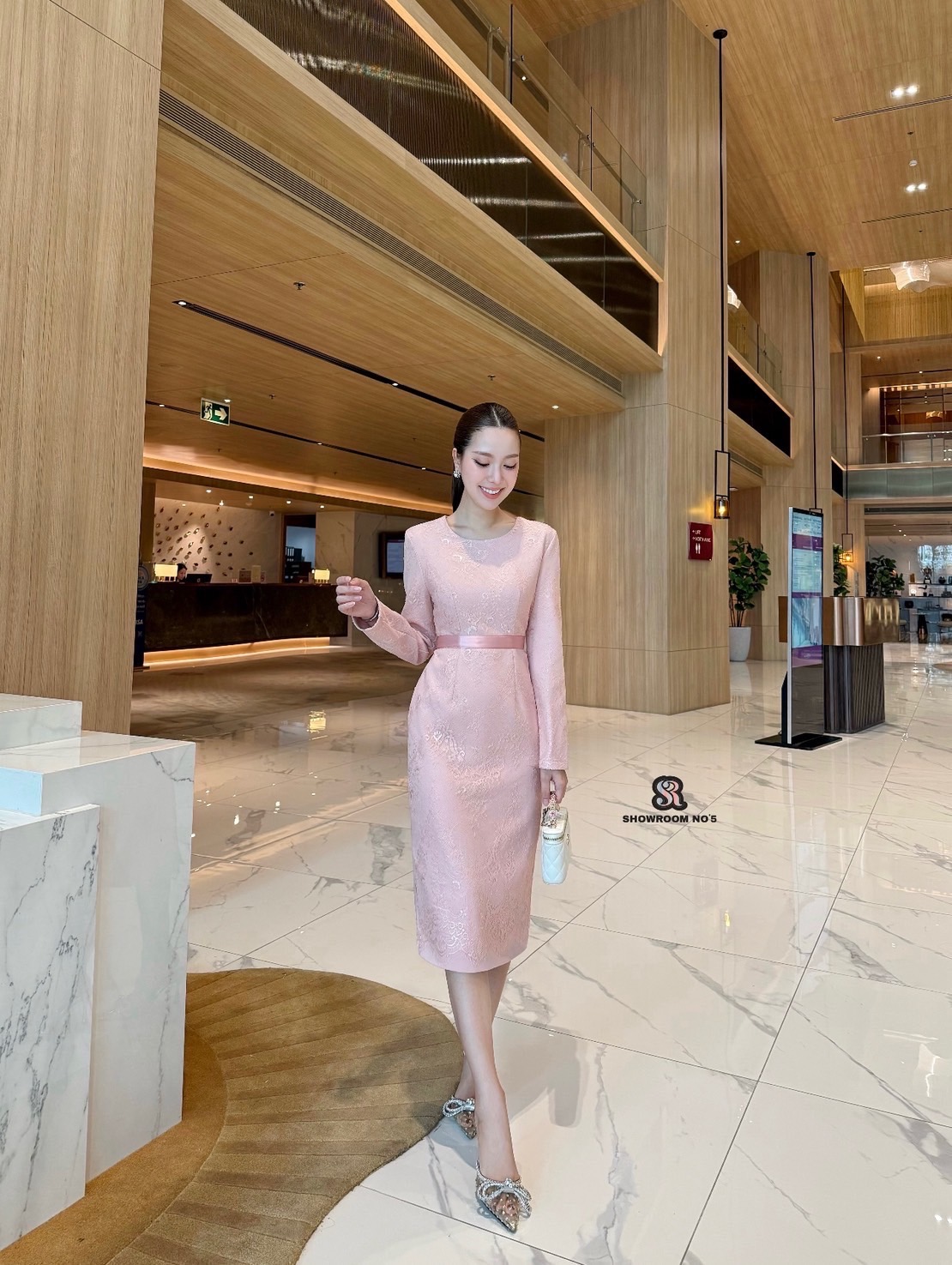 เดรสลูกไม้สีชมพูอัดกาวแขนยาว บุซับในทั้งชุด ซิปหลัง (S - 3XL)