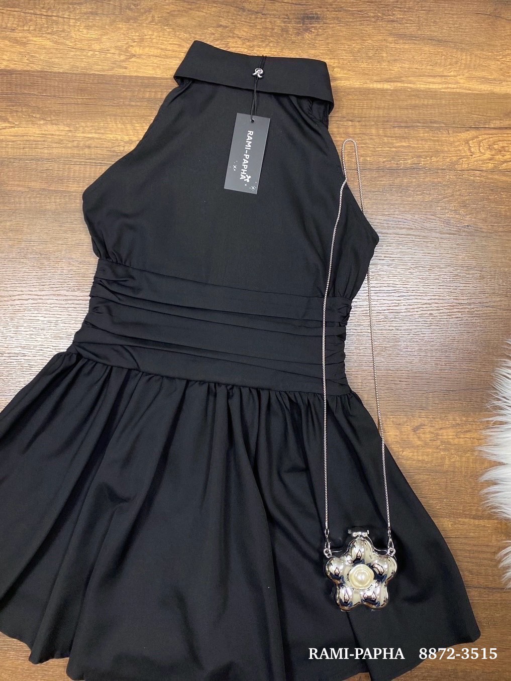 Label :: RAMI-PAPHA(รมิปภา) White Gold Set. เซต3ชิ้น.. สีขาวแบบฉบับผู้ดี เสื้อคอปกกระดุมหน้า ดีเทลเก๋ทั้งตัว ดีเทลเสื้อหน้าสั้น ด้านหลังยาว เนื้อผ้านิ่มรีดง่าย สวมใส่สบาย ++กางเกงขาสั้นเนื้อผ้าและสีเดียวกัน ซับในอย่างดีทั้งตัว มีกระเป๋าใช้งานได้จริง ซิปหล