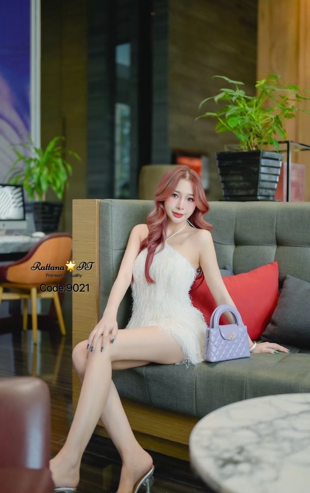 ชุดเดรส มีความหรูหราและแซ่บ sexy ดูแพง หน้าอกมีฟองน้ำ มีกันลื่นที่ช่วงหน้าอก มีซับใน ชุดคือสวยมากยิ่งเข้าแสงไฟคือโดดเด่นอ่อร่า สุดๆ จะใส่ออกงาน ปาตี้ วันเกิด ปังแน่นอน อกเสริมฟ มีซิบด้านหลัง ห้ามพลาดเลยคร้า ของสวยหมดไวนะคะ จัดด่วน