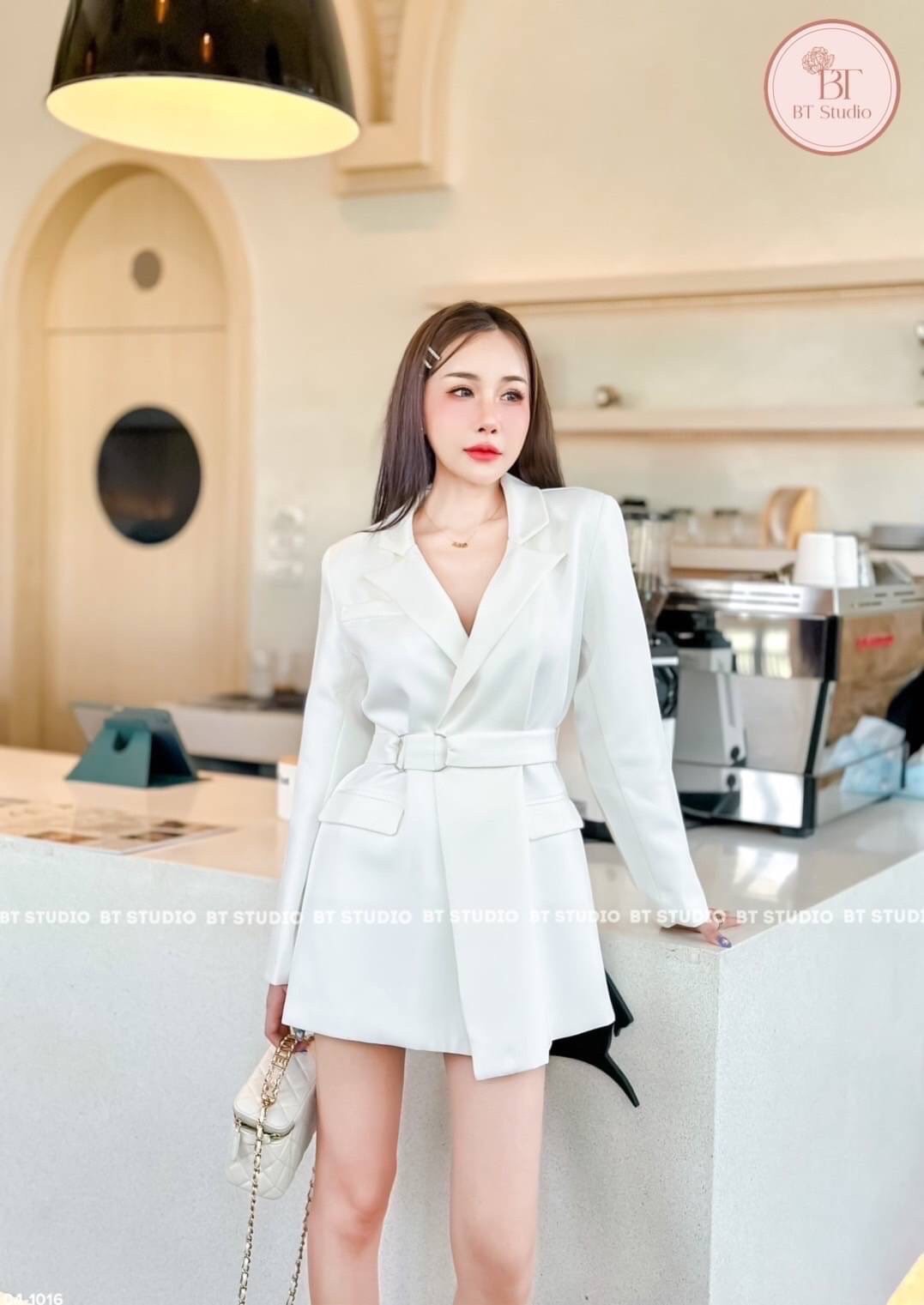 เซท 2 ชิ้น เดรสคลุมเบเซอร์คอปกแขนยาว ทรงโอเว่อไซส์ แต่งกระเป๋าหลอก เนื้อผ้าดีมี