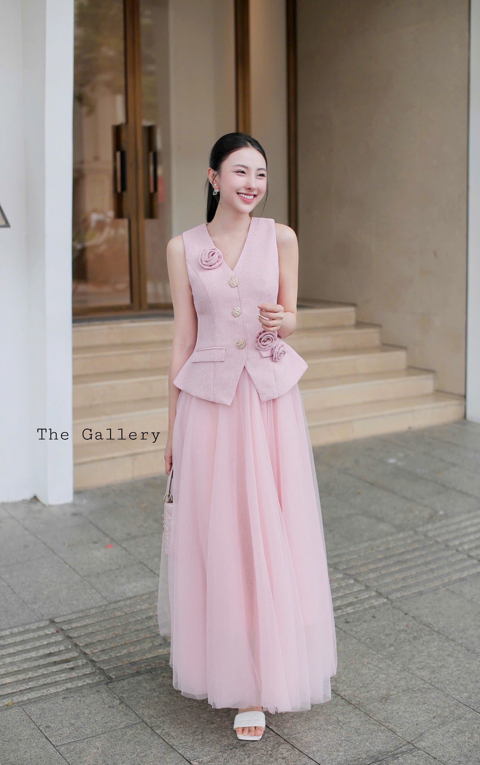 ชุดset3ชิ้น พร้อมเข็มกลัดดอกไม้ เสื้อและกระโปรงผ้าตาข่าย หนา3 ชั้น เสื้อเนื้อผ้าพรีเมี่ยมมีเทคเจอร์ในตัว สวยครบจบในชุดเดียว ราคาสุดคุ้มมากเวอรรรร์ จะทำงาน/ใส่ไปออกงาน คือ เริ่ดด ห้ามพลาด ตำด่วน.