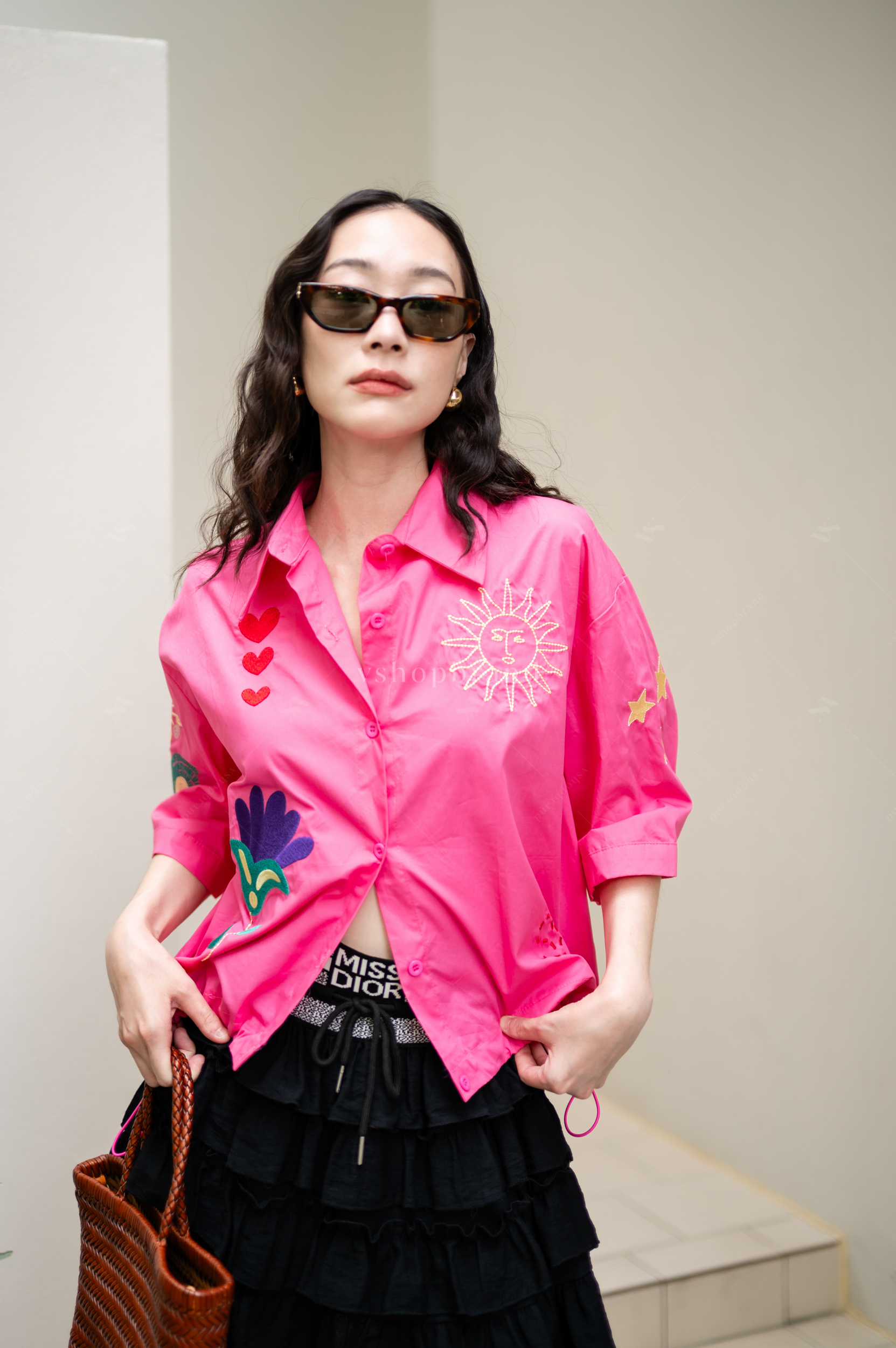 ครอปแขนสั้นคอปกปักดอกไม้ หัวใจ