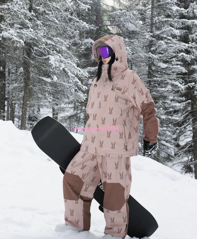 พร้อมลุยทุกลานหิมะ ชุดสโนว์บอร์ด / ชุดสกี กันหนาวระดับมืออาชีพ กันหนาวติดลบ ใส่แล้วอุ่นสบาย กันน้ำ กันลม กันหิมะสุดพลัง ทรง Oversize ใส่หลวมๆ เท่ได้ทั้งชาย & หญิง จะสกี จะสโนว์บอร์ด หรือแค่โพสท่าถ่ายรูป ก็คูลสุดๆ