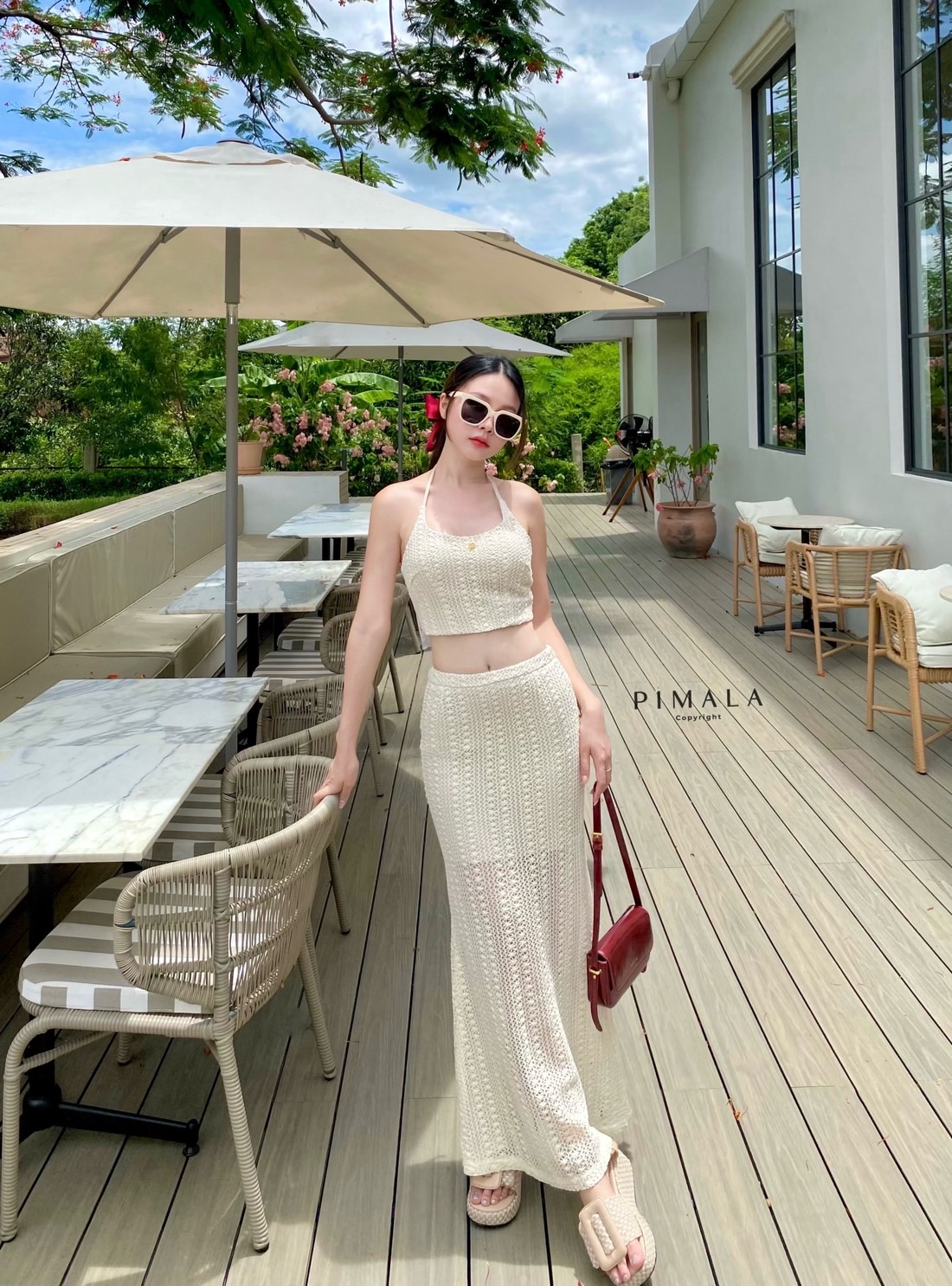 Pimala Brand☁️ เซ็ทไหมพรมสาวทะเลต้องไม่พลาด เสื้อสายเดี่ยวไหมพรมอย่างดีลายน่ารักดูแพงมาก มีอะไหล่อักษรสีทองเพิ่มคสามหรูแกรนด์ให้กับชุดสายถักผูกหลังปรับได้เลยน้า มีฟองน้ำอก มีซับใน มาคู่กับกระโปรงยาวไหมพรมลายน่ารักเข้าเซ็ทกันเลยค่า