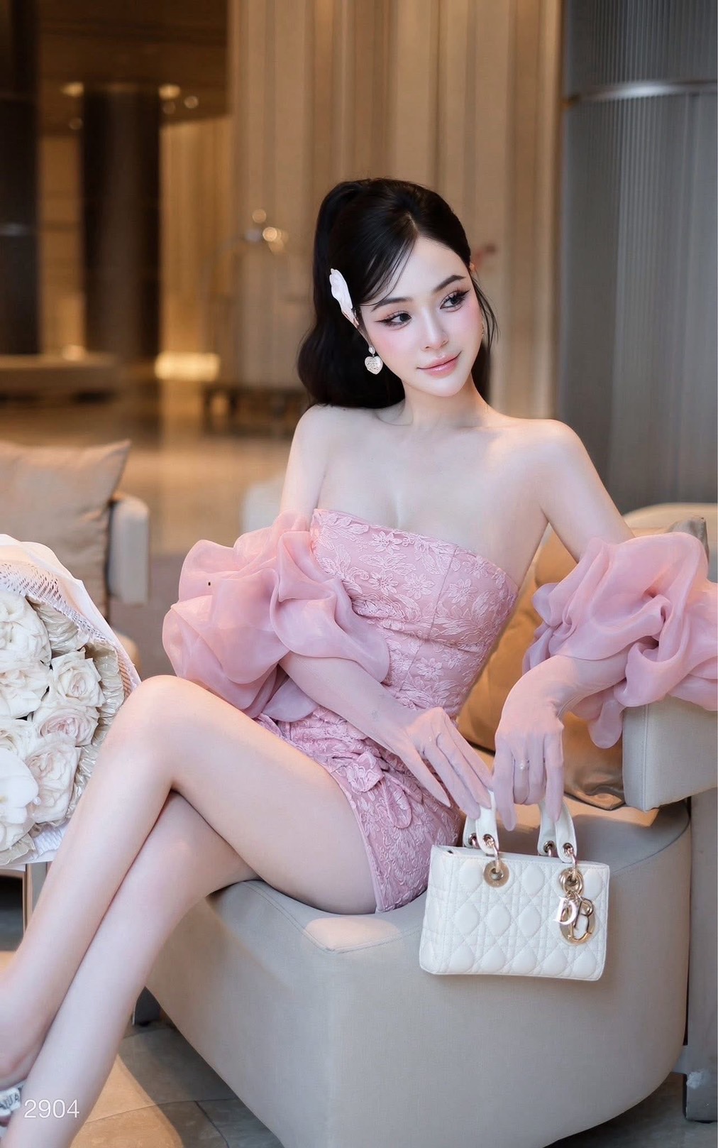 ชุดเดรส สีชมพู detail ชุดเดรสสีชมพูเกาะอก+ ใส่แบบปานไหล่แขนเสื้อสองข้างเป็นงานแยกชิ้นใส่ได้สองแบบหน้าอกเสริมฟองน้ำงานซิปหลังรุ่นนี้สวยอลังมาก #ชุดเซ็ต #ชุดpr #ชุดถ่ายรูปคาเฟ่ #ชุด sexy #ชุดเดรสสีครีม #ชุดดินเนอร์ #ชุดเรียบหรูคุณหนู #ชุดงานแซบ #ชุดเรียบหรู