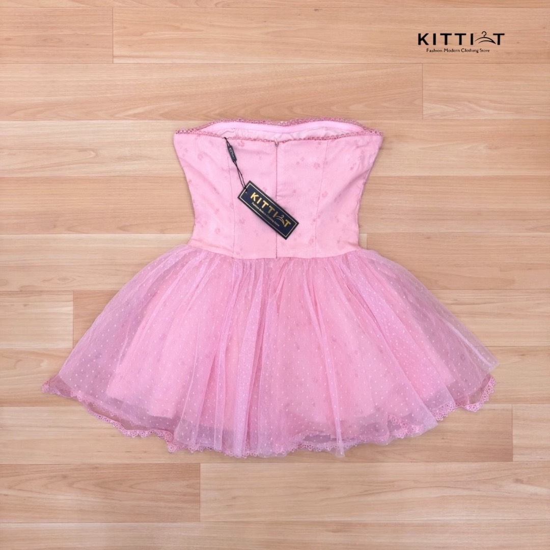 Dress เกาะอก สีสันสดใส โลกกลายเป็นสีชมพูมาก สำหรับชุดนี้ด้วยผ้าชีฟองบางเบา เนื้อดี มีซับทั้งตัว ช่วงบนตกแต่งด้วยสายริบบิ้น มีฟองน้ำเสริมหน้าอก ช่วงล่างกระโปรงพอง ด้วย ผ้ามุ้งด้านใน มีซับกระโปรง ชุดนี้งานสวย ใส่ออกมาน่ารักมาก💯